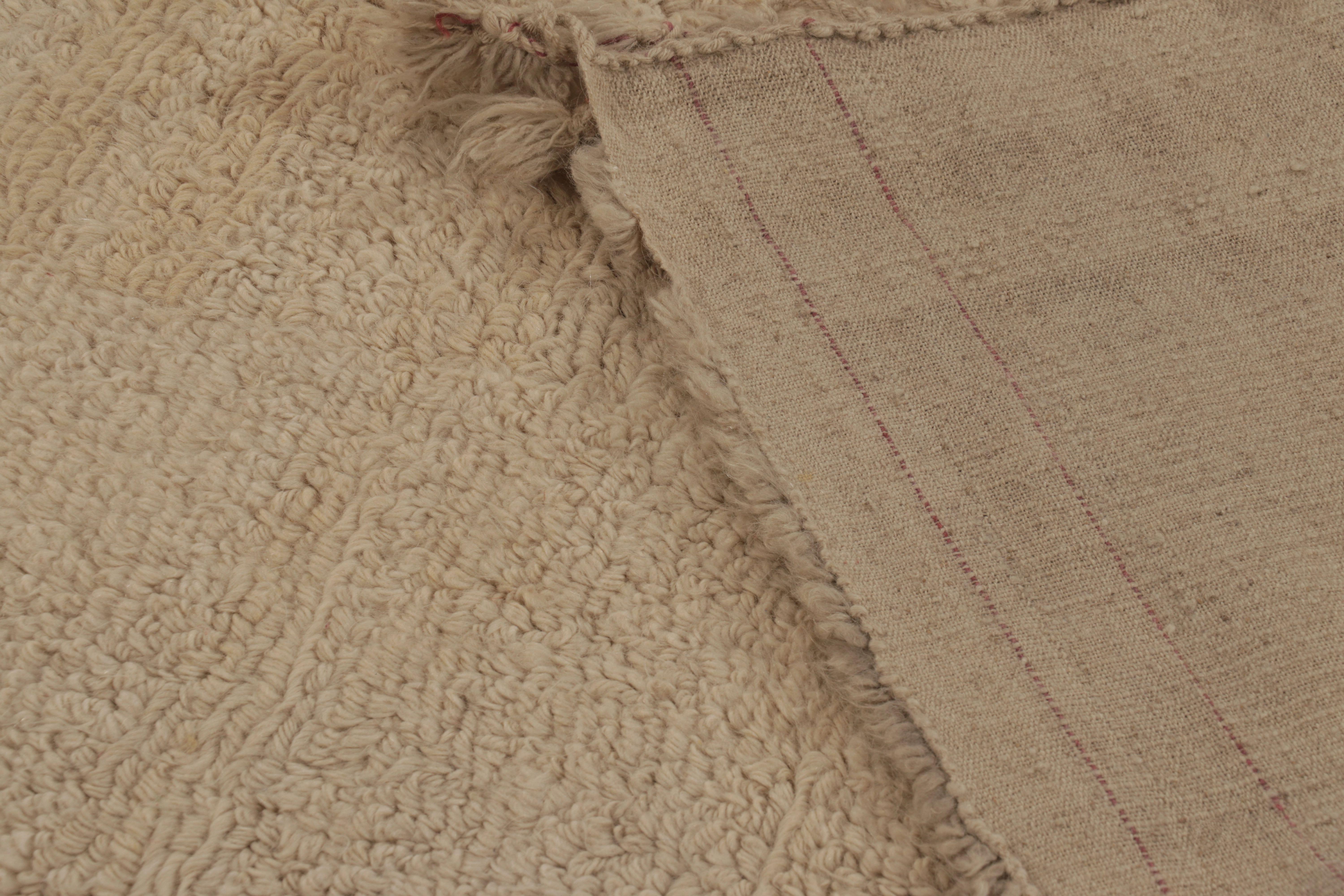 Tapis turc vintage Tulu, laine beige avec poils doux - Rug & Kilim en vente 1
