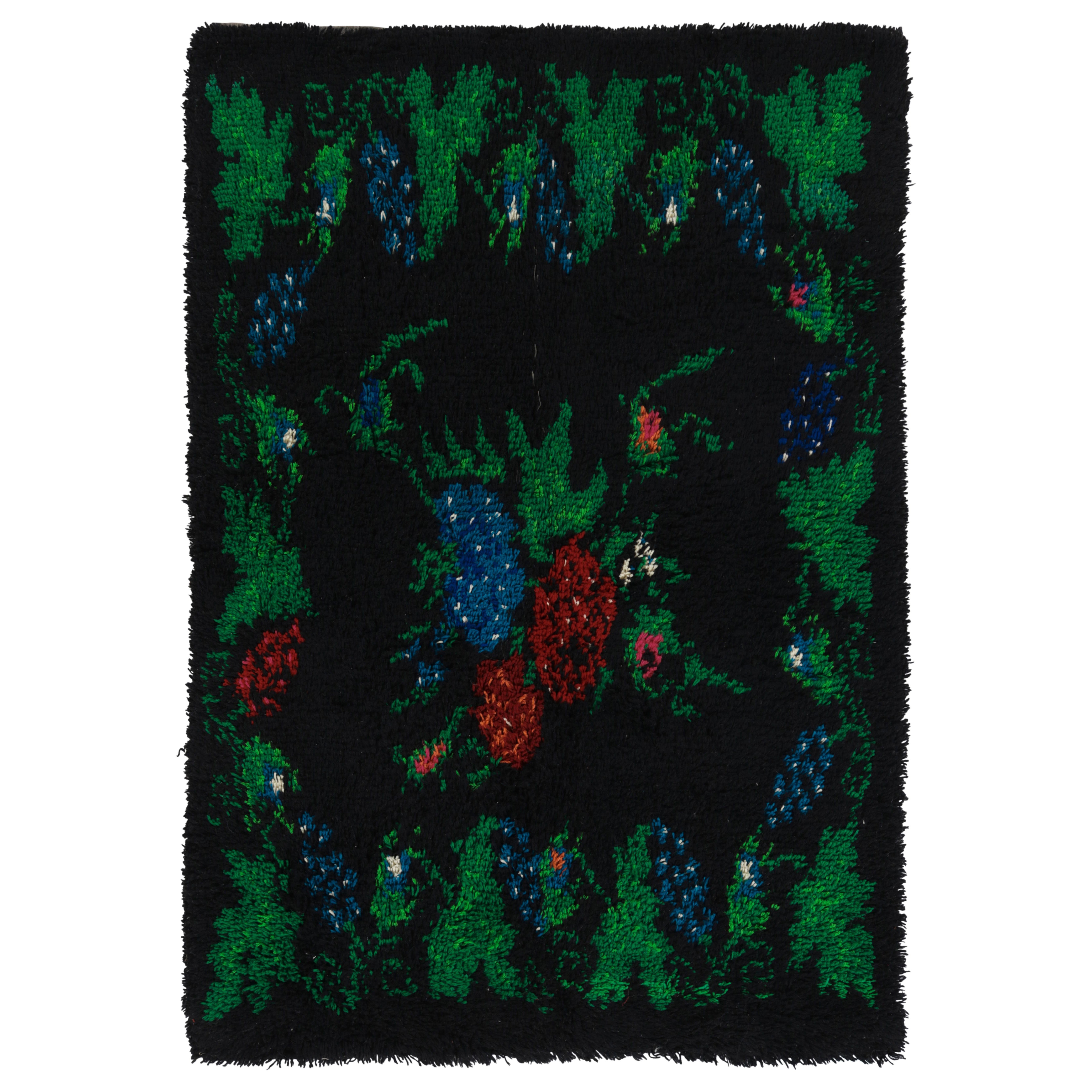 Vintage Turkish Tulu Rug, Bessarabian Inspired Floral Pattern - Rug 
Kilim For Sale