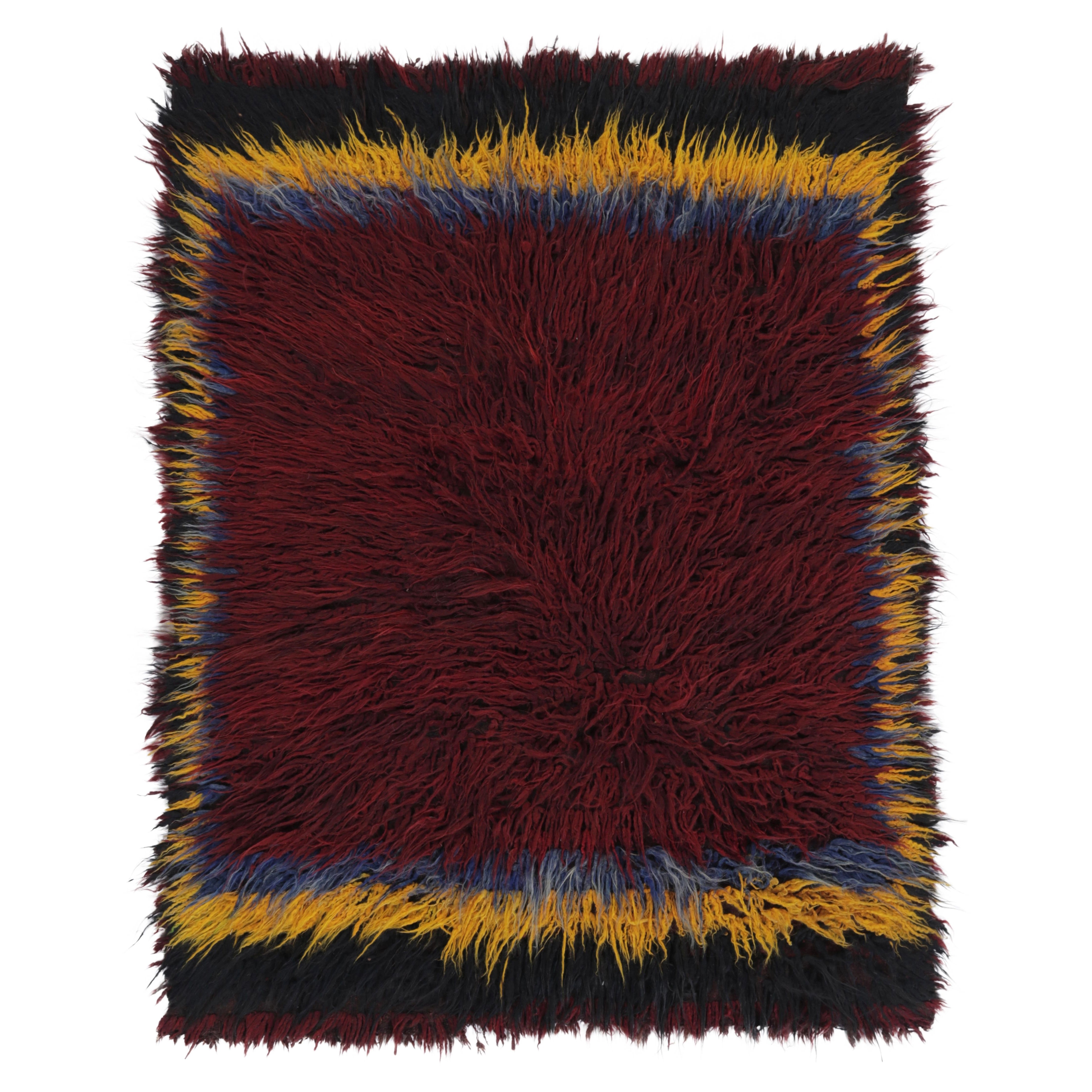 Türkischer Vintage-Tulu-Teppich, tiefrotes Feld mit Bordüren in weichem Flor - Rug & Kilim
