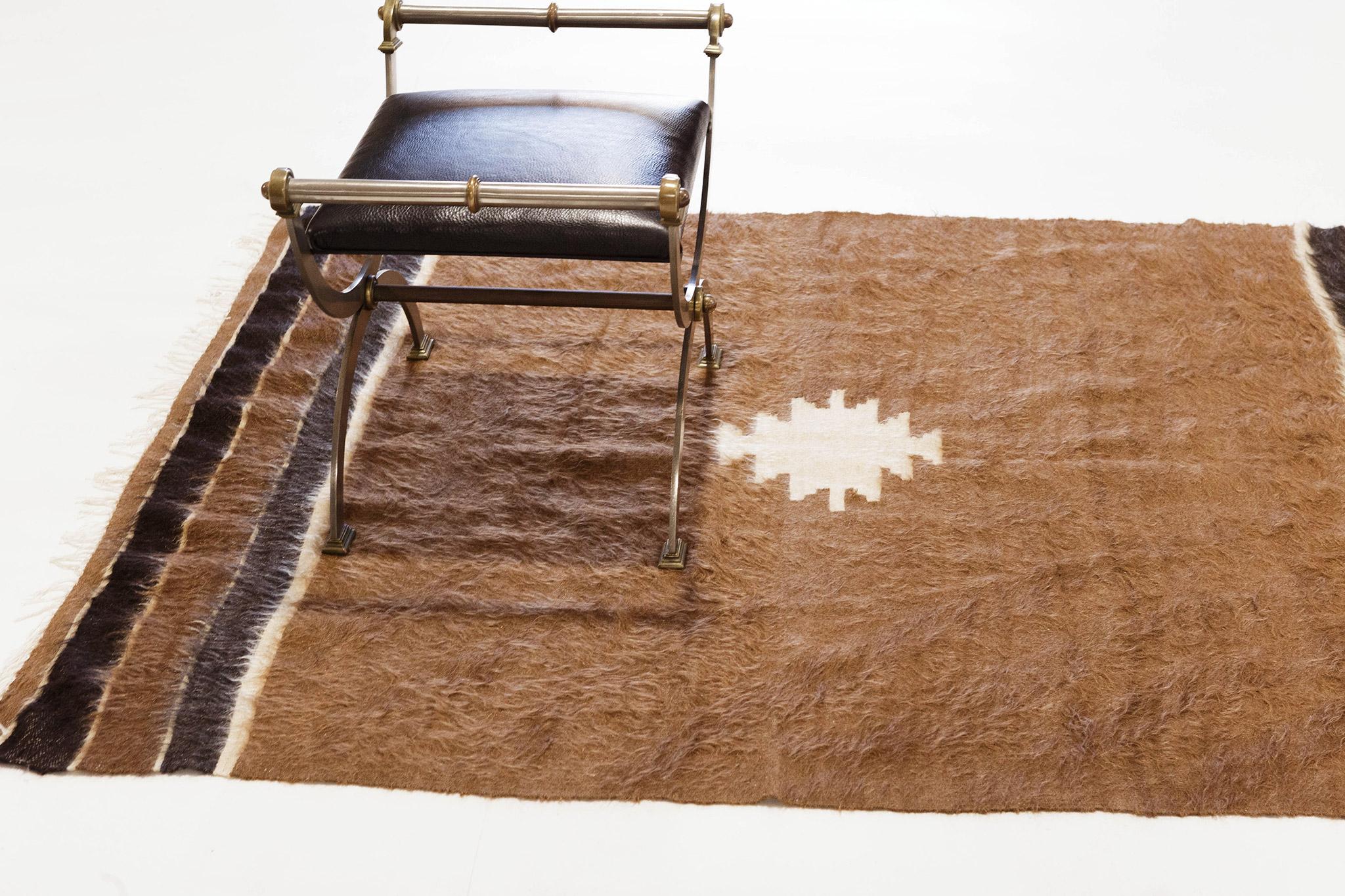 Türkischer Tulu-Teppich, Vintage im Zustand „Gut“ im Angebot in WEST HOLLYWOOD, CA