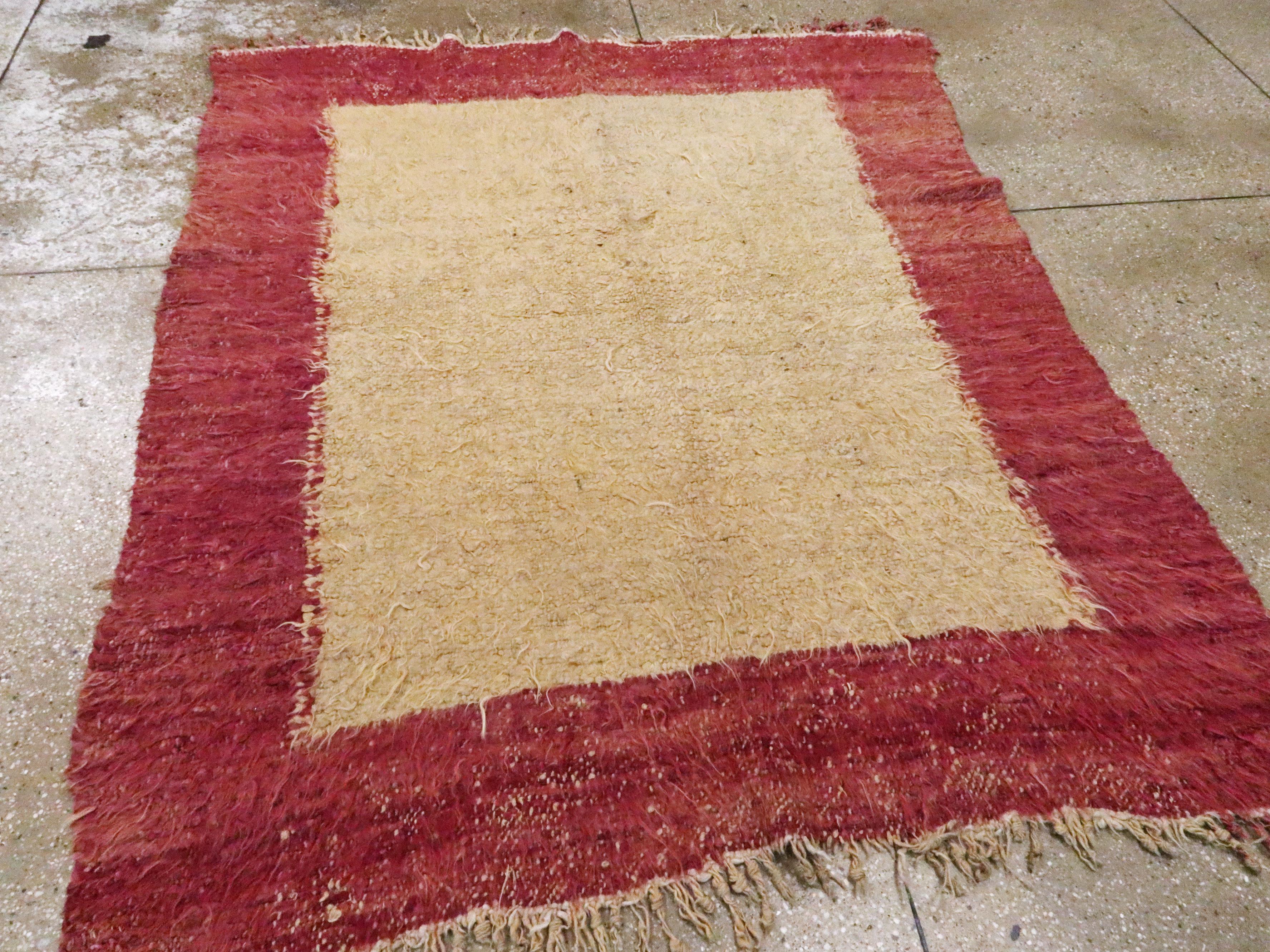Vintage Turkish Tulu Rug In Good Condition For Sale In New York, NY