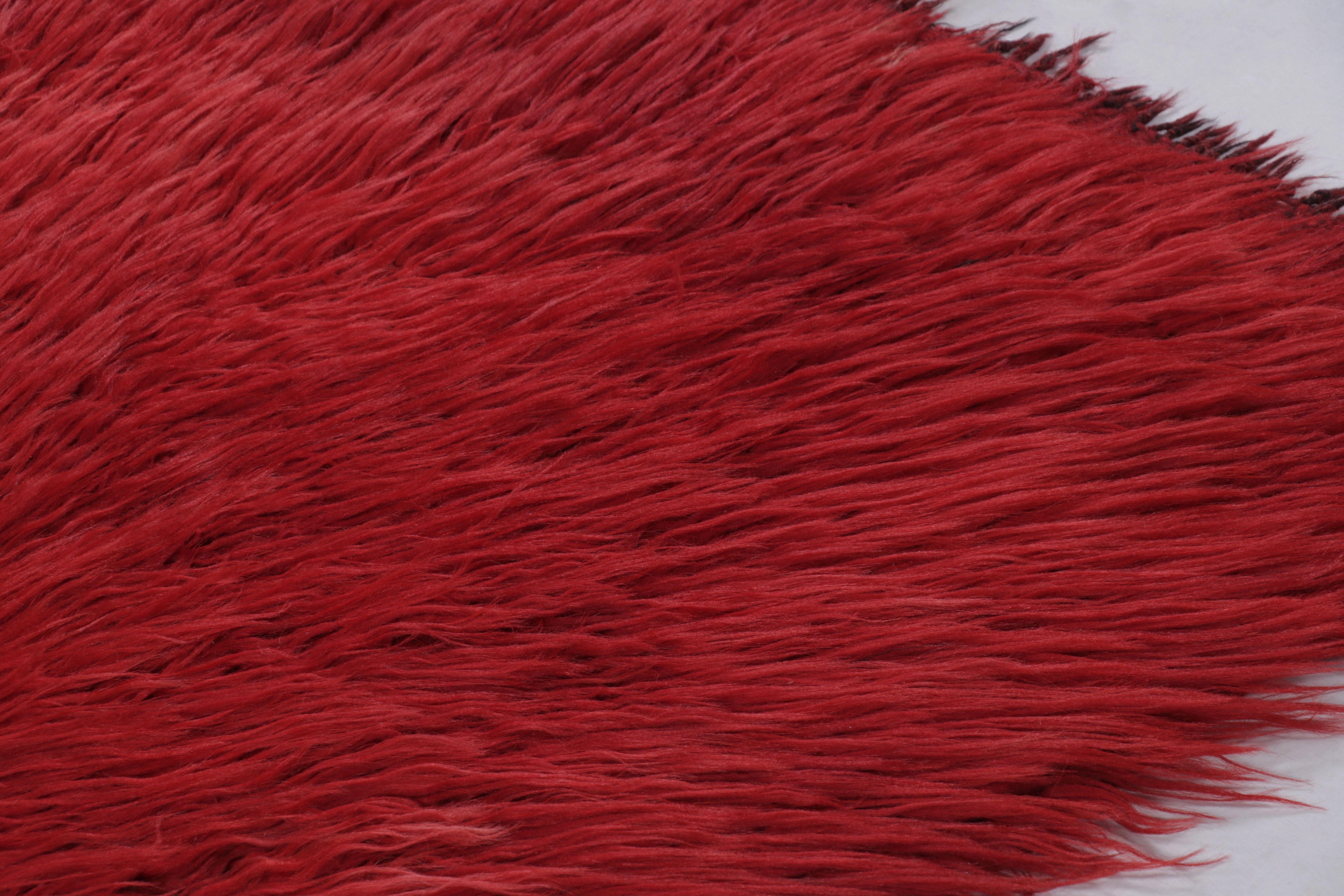 Milieu du XVIIe siècle Tapis turc vintage Tulu, laine rouge chaude avec poils doux - Rug & Kilim en vente