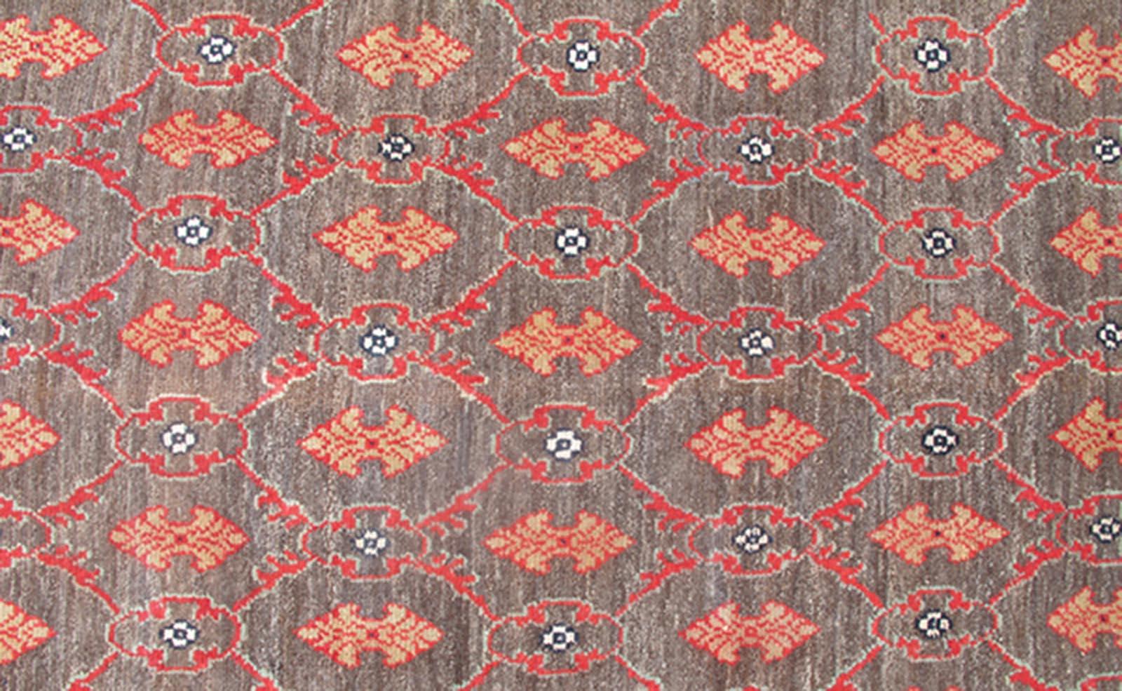 20th Century Vintage Turkish Tulu Rug with a Modern Design in Gray Background & Red Border For Sale