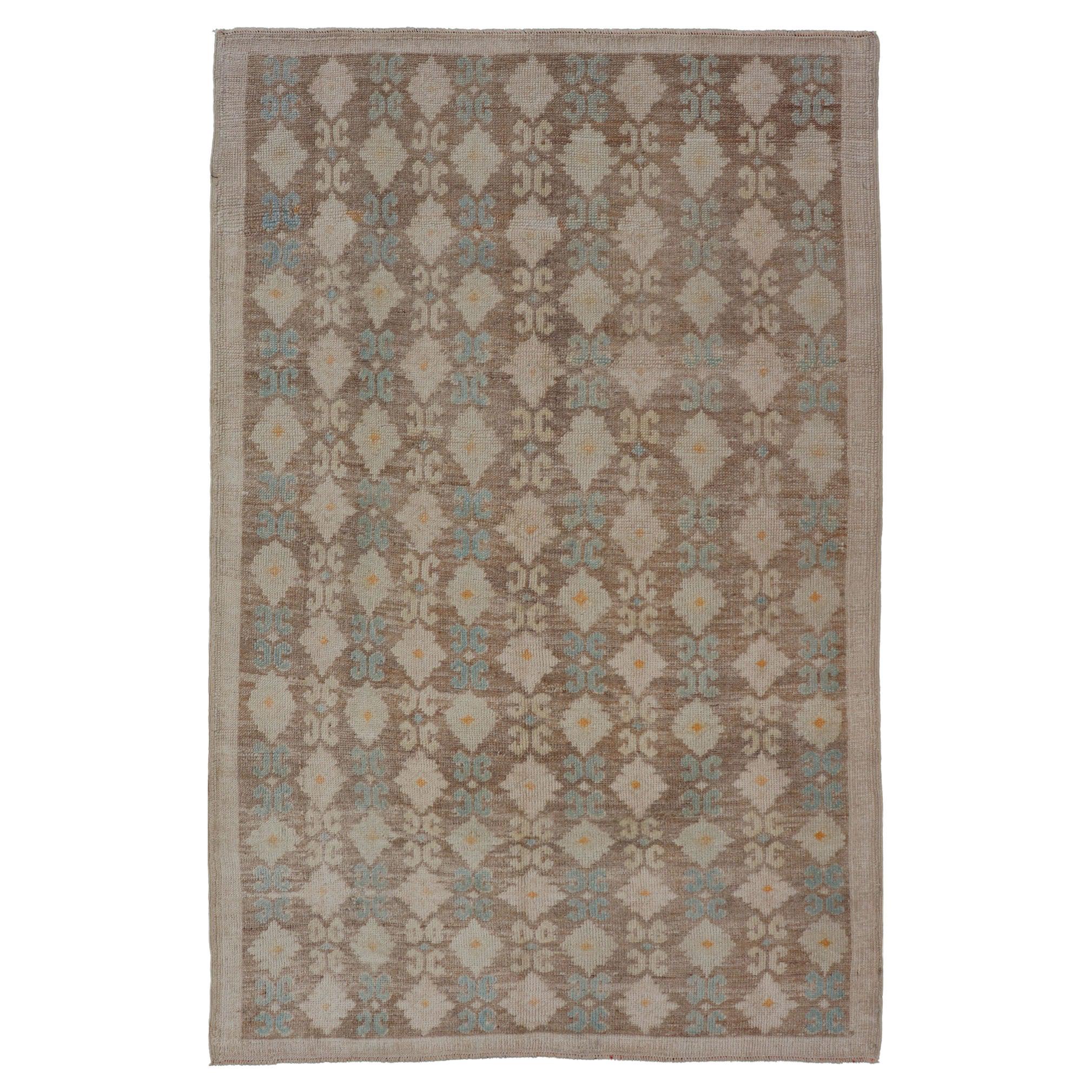 Tapis turc Tulu vintage au design moderne et aux motifs tribaux sur toute sa surface