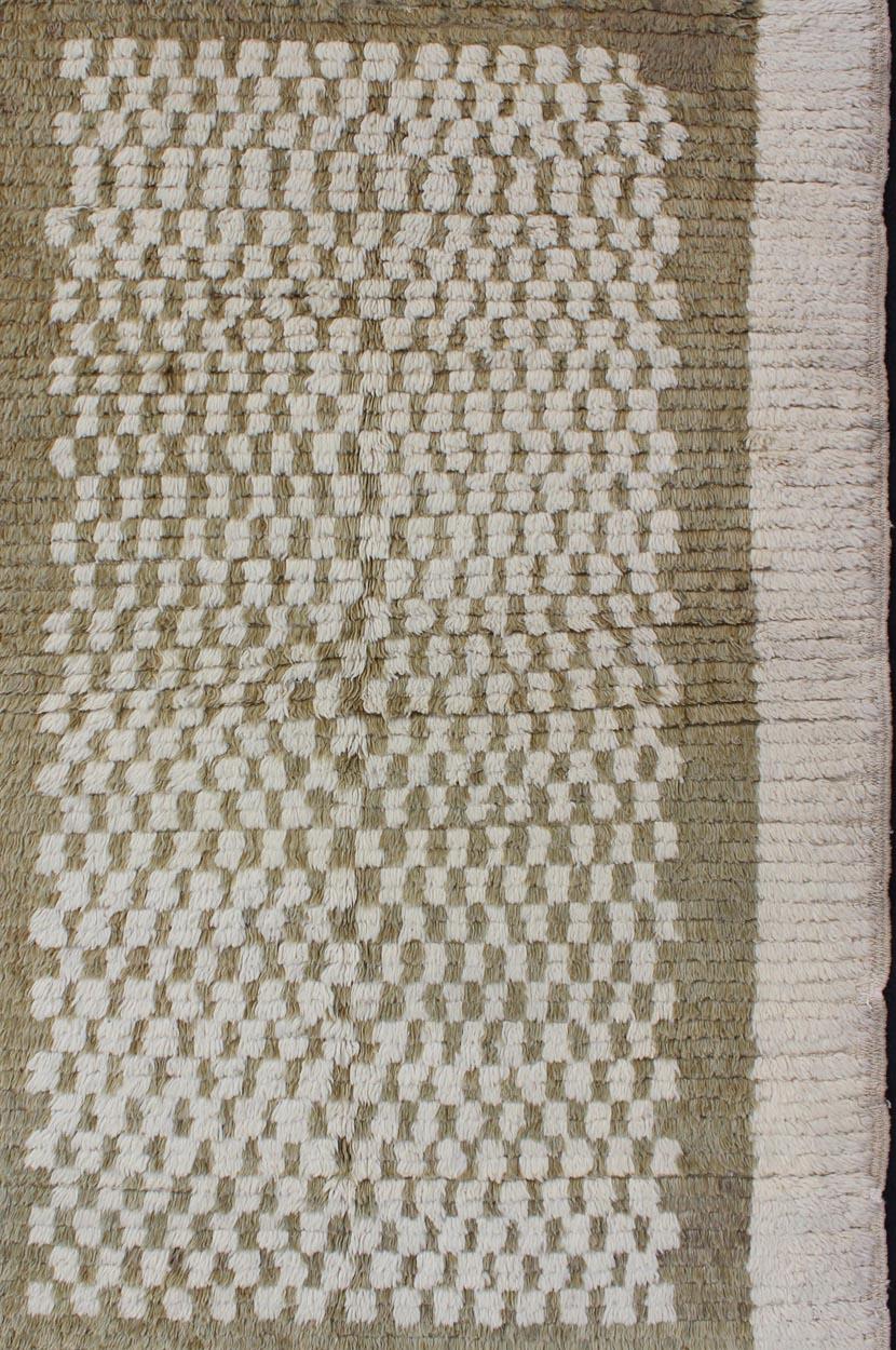 Vintage Turkish Tulu Rug with Checkerboard Pattern in Ivory and Olive Green In Excellent Condition For Sale In Atlanta, GA