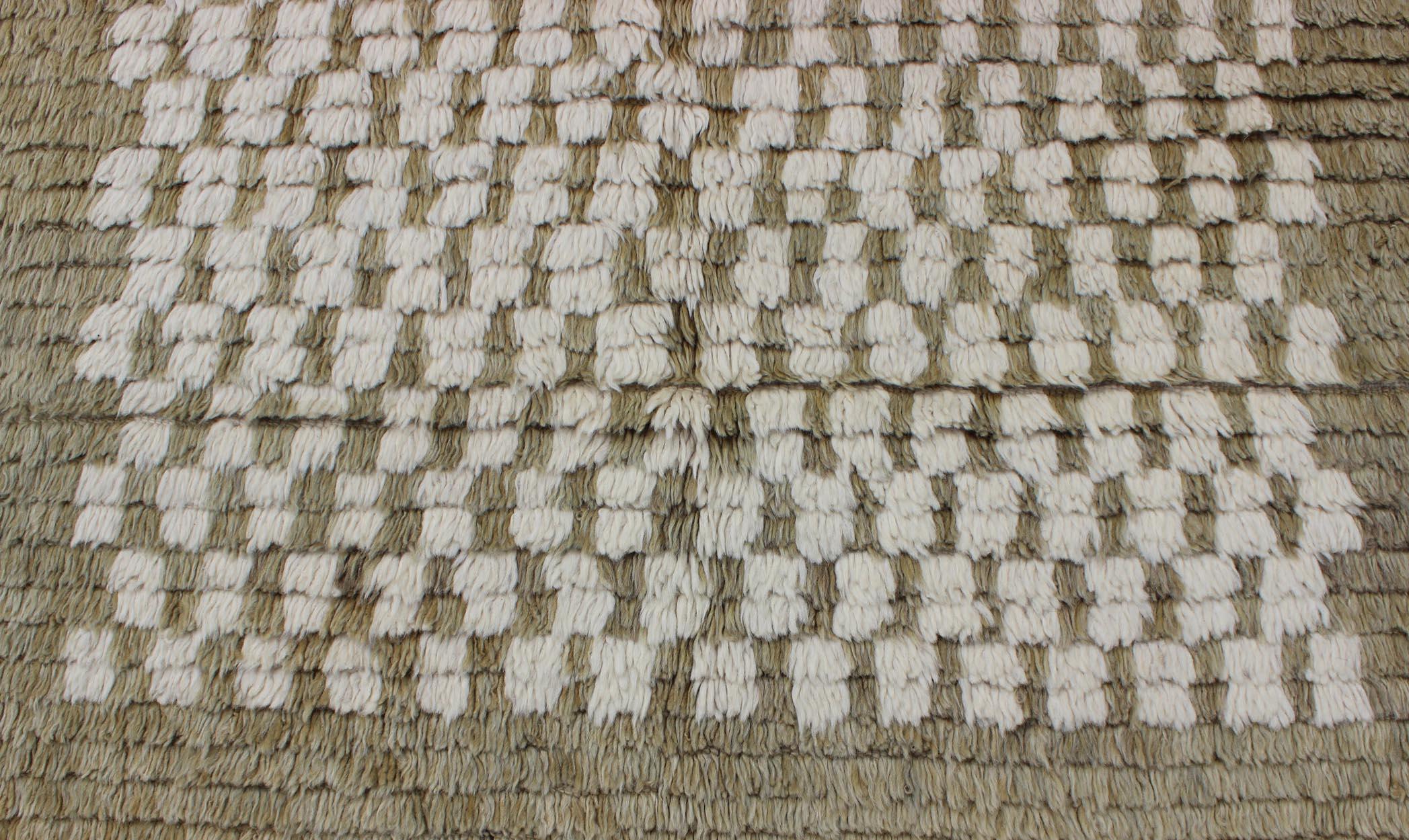 Vintage Turkish Tulu Rug with Checkerboard Pattern in Ivory and Olive Green For Sale 3