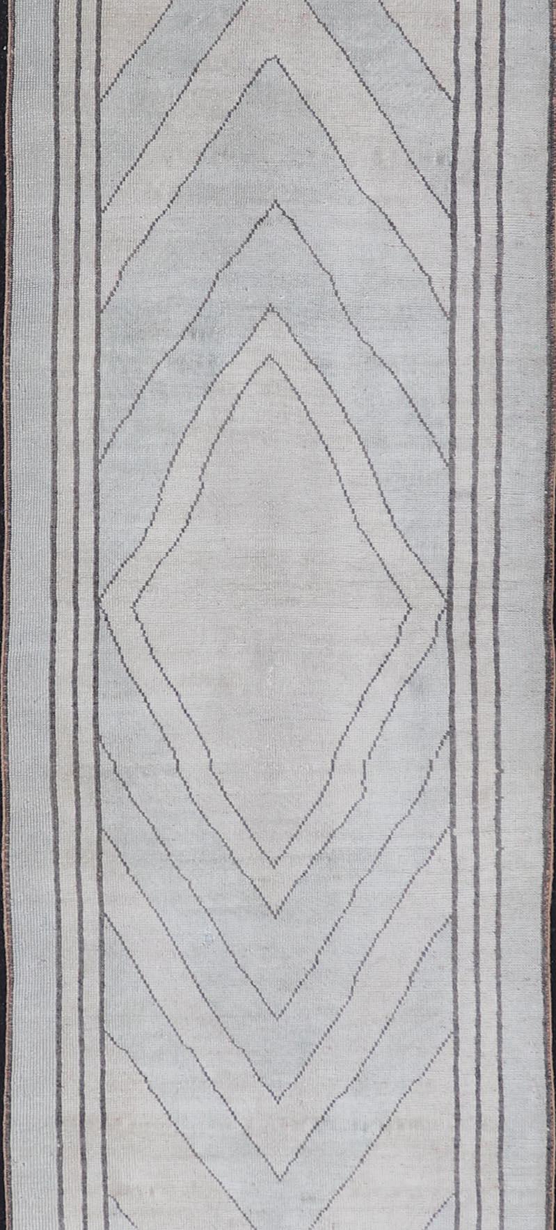 Vintage Oushak runner with modern design with light blue, taupe, brown and cream in a neutral color palette and medallion design, Keivan Woven Arts rug TU-MTU-4952, country of origin / type: Turkey/ Oushak 1960's

Measures: 2'9 x 13'0.