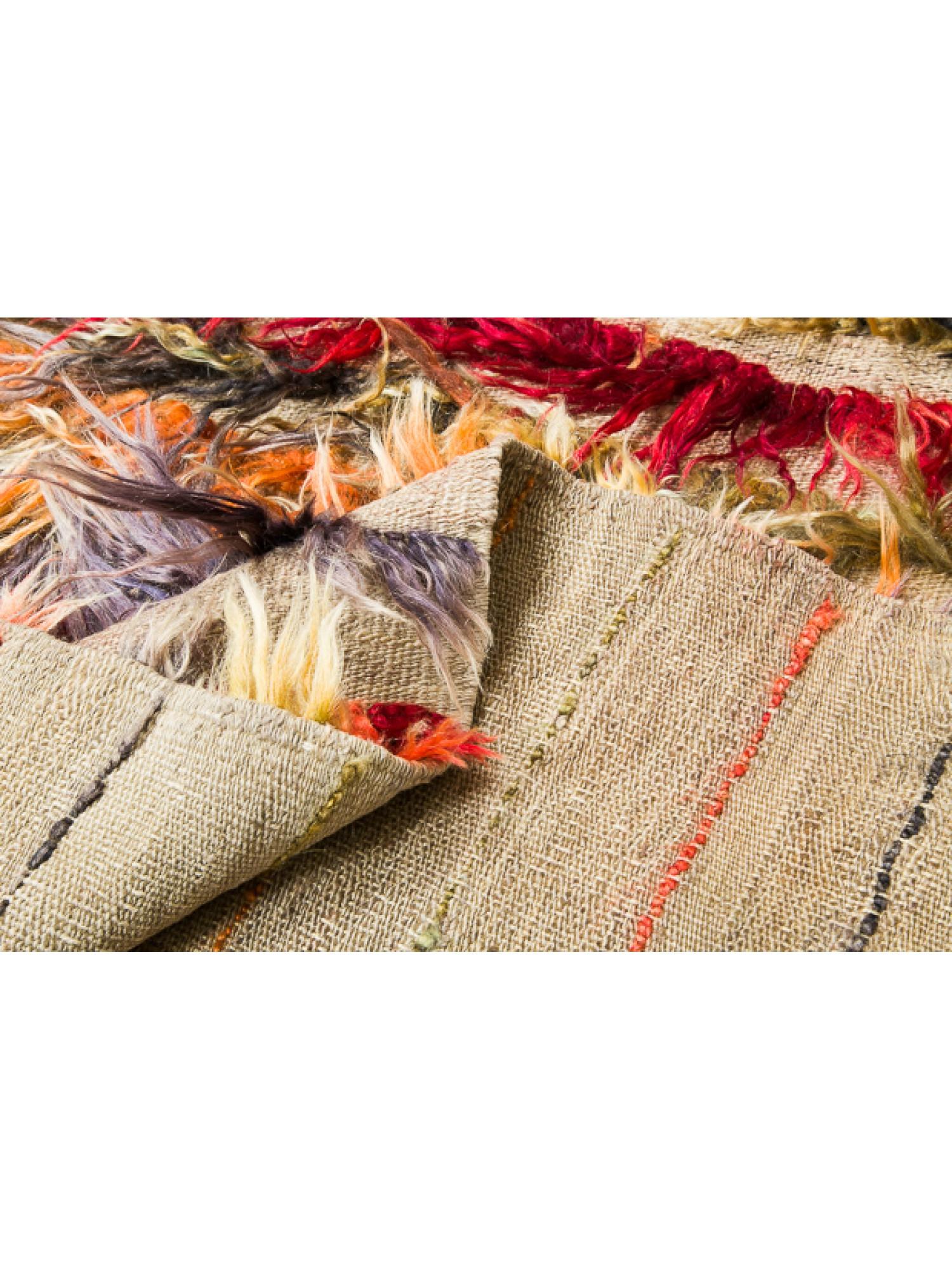 Il s'agit d'un tapis Tulu vintage d'Anatolie centrale, de la région de Konya, avec des poils longs en laine hirsute, en bon état, et une belle composition de couleurs.

Les tapis Tulu d'Anatolie centrale, également appelés tapis Tulu ou kilims