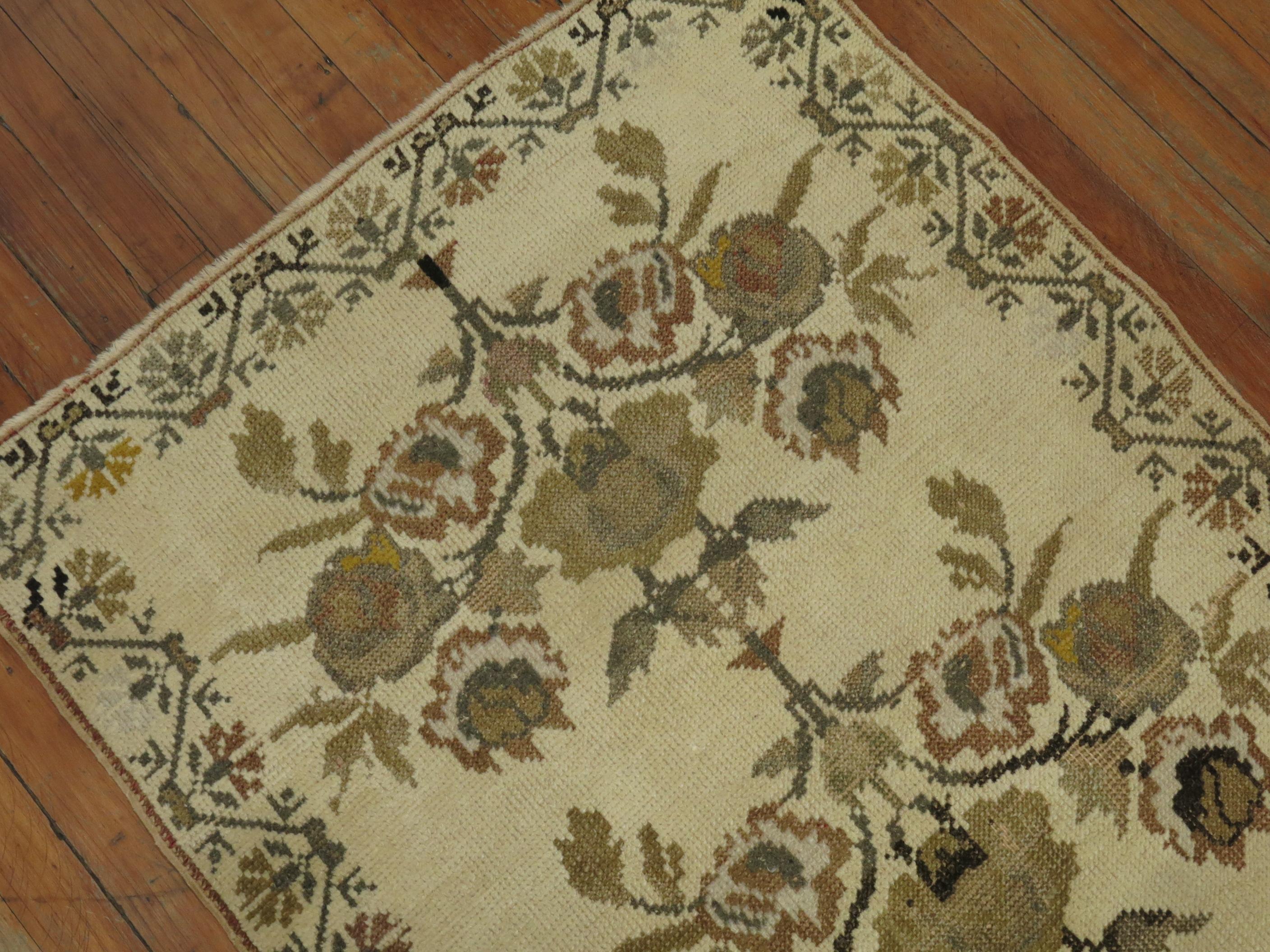Vintage Turkish White Color Konya Runner In Good Condition For Sale In New York, NY