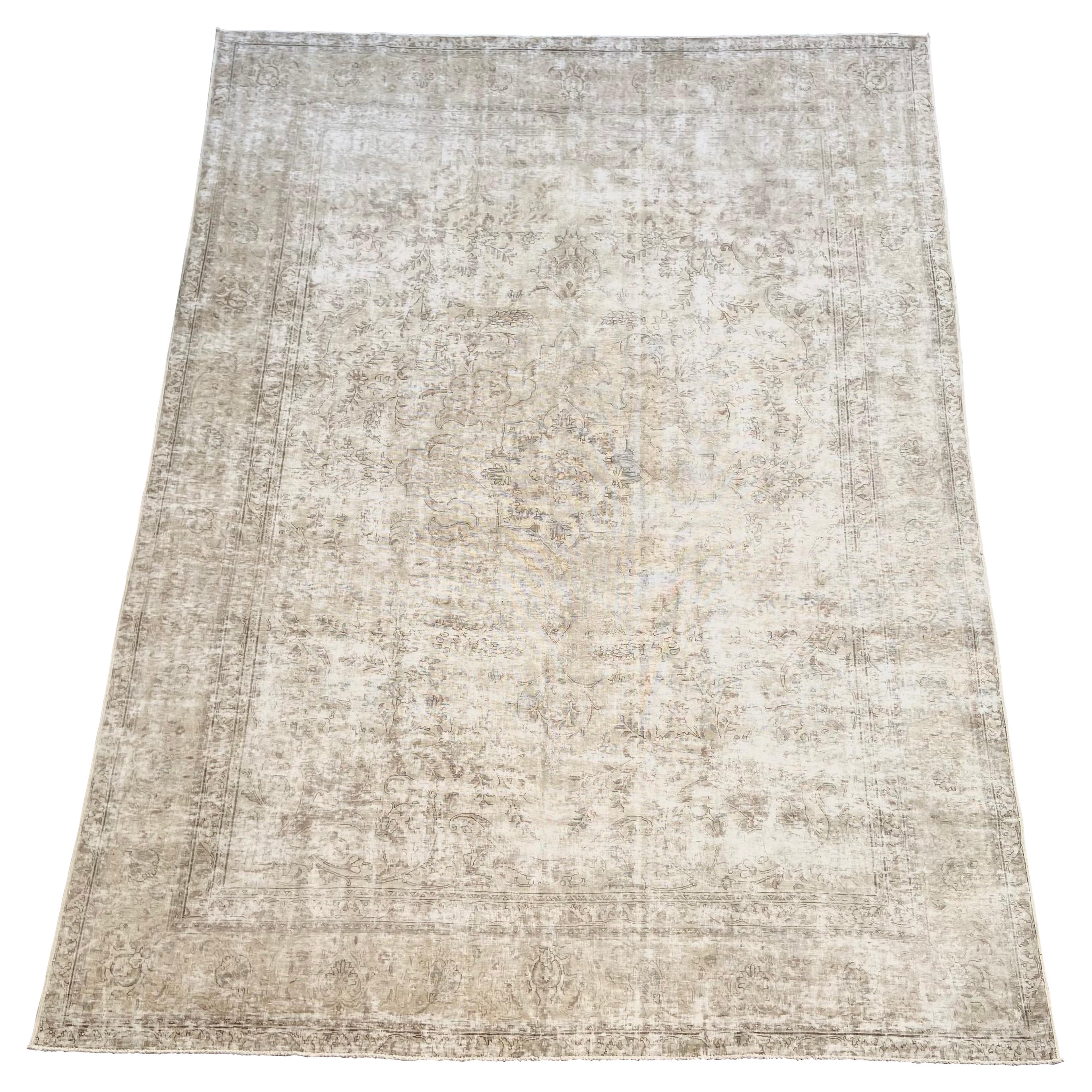 Tappeto vintage in lana turca a trama piatta nei toni caldi del marrone e del crema in vendita