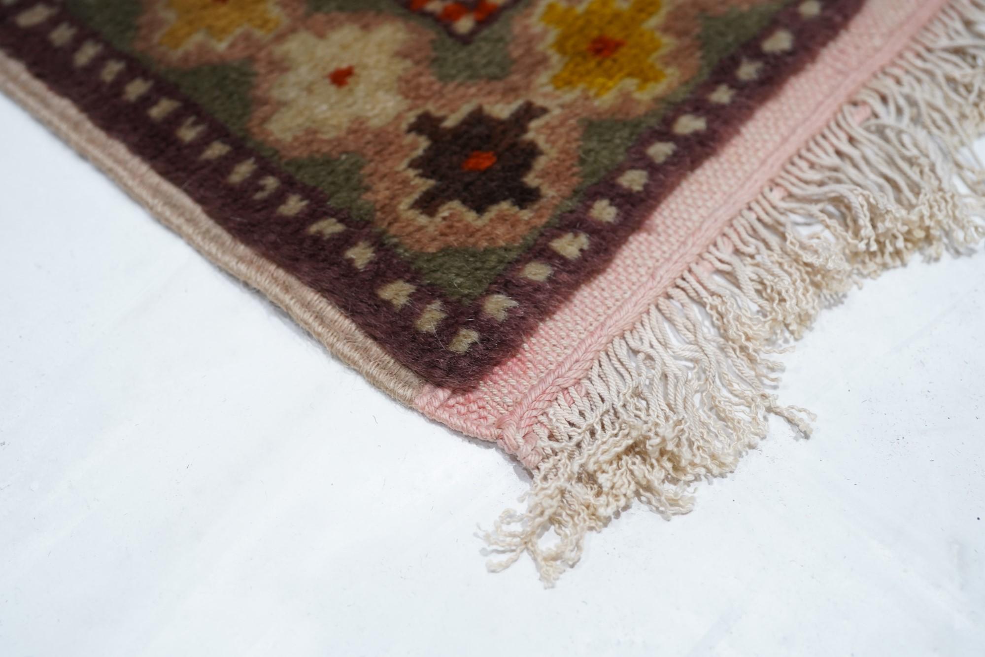 Türkischer Vintage-Wollteppich 4'10'' x 6'8'' im Zustand „Gut“ im Angebot in New York, NY