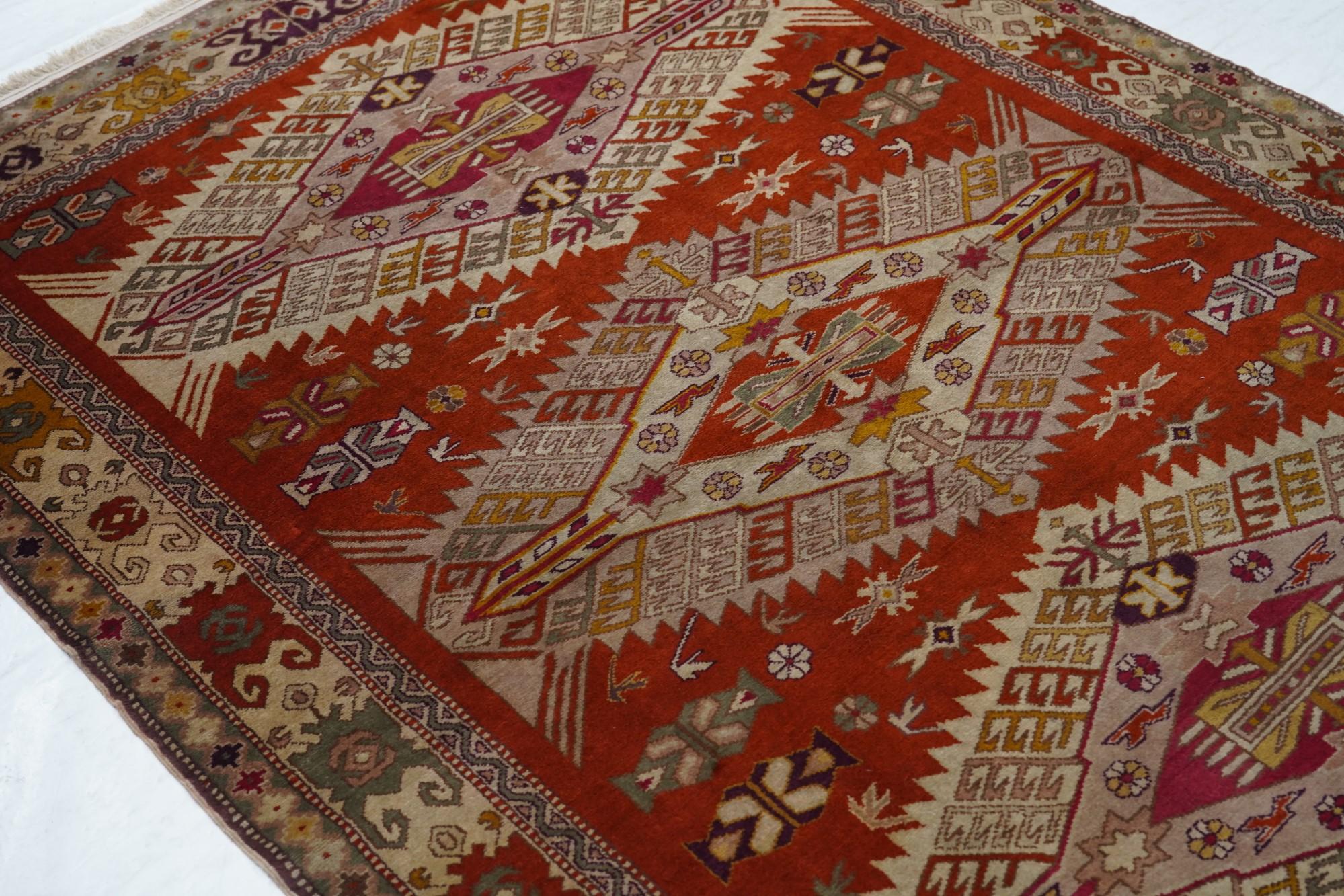 Türkischer Vintage-Wollteppich 4'10'' x 6'8'' im Angebot 1
