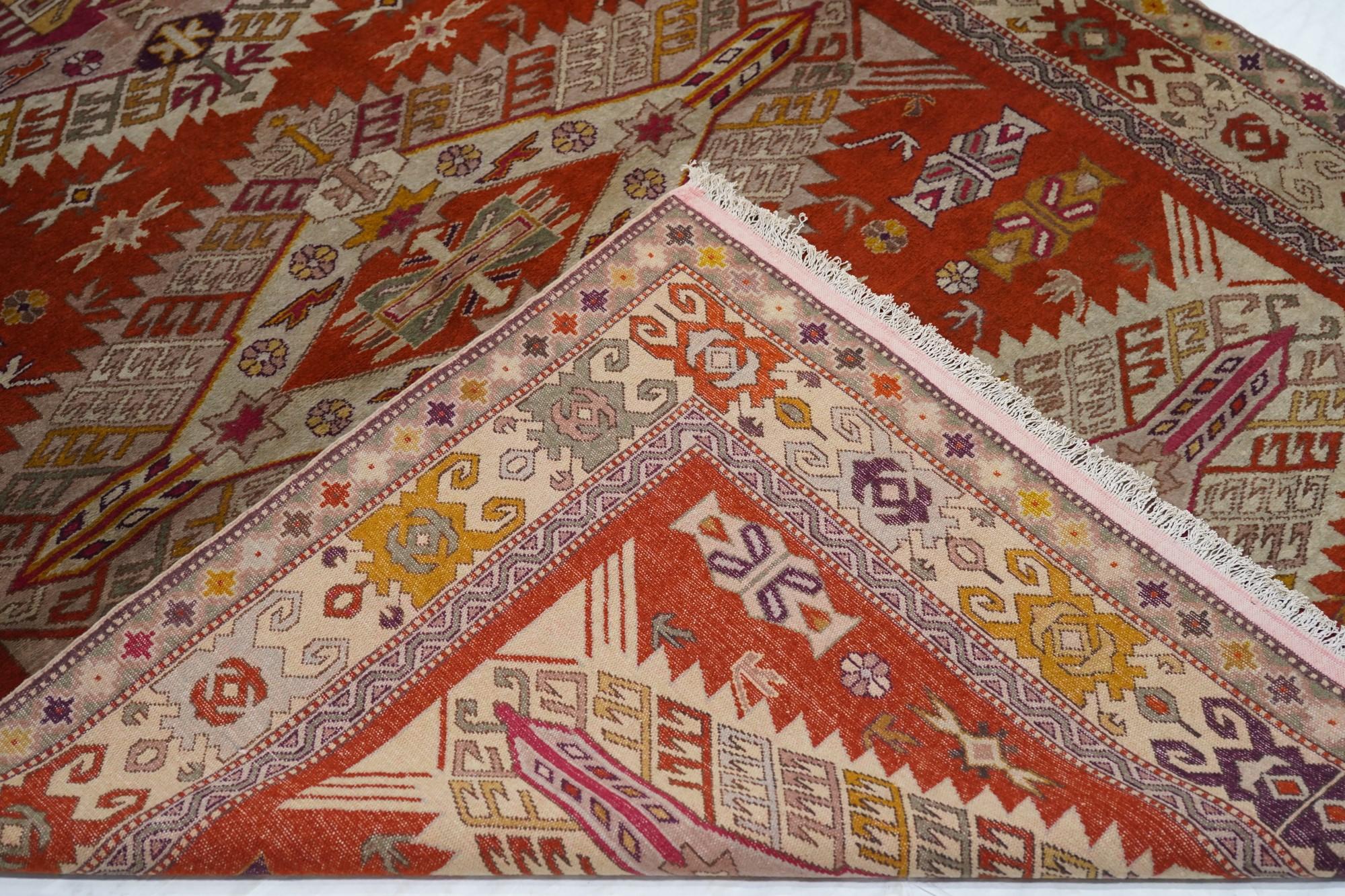 Türkischer Vintage-Wollteppich 4'10'' x 6'8'' im Angebot 4