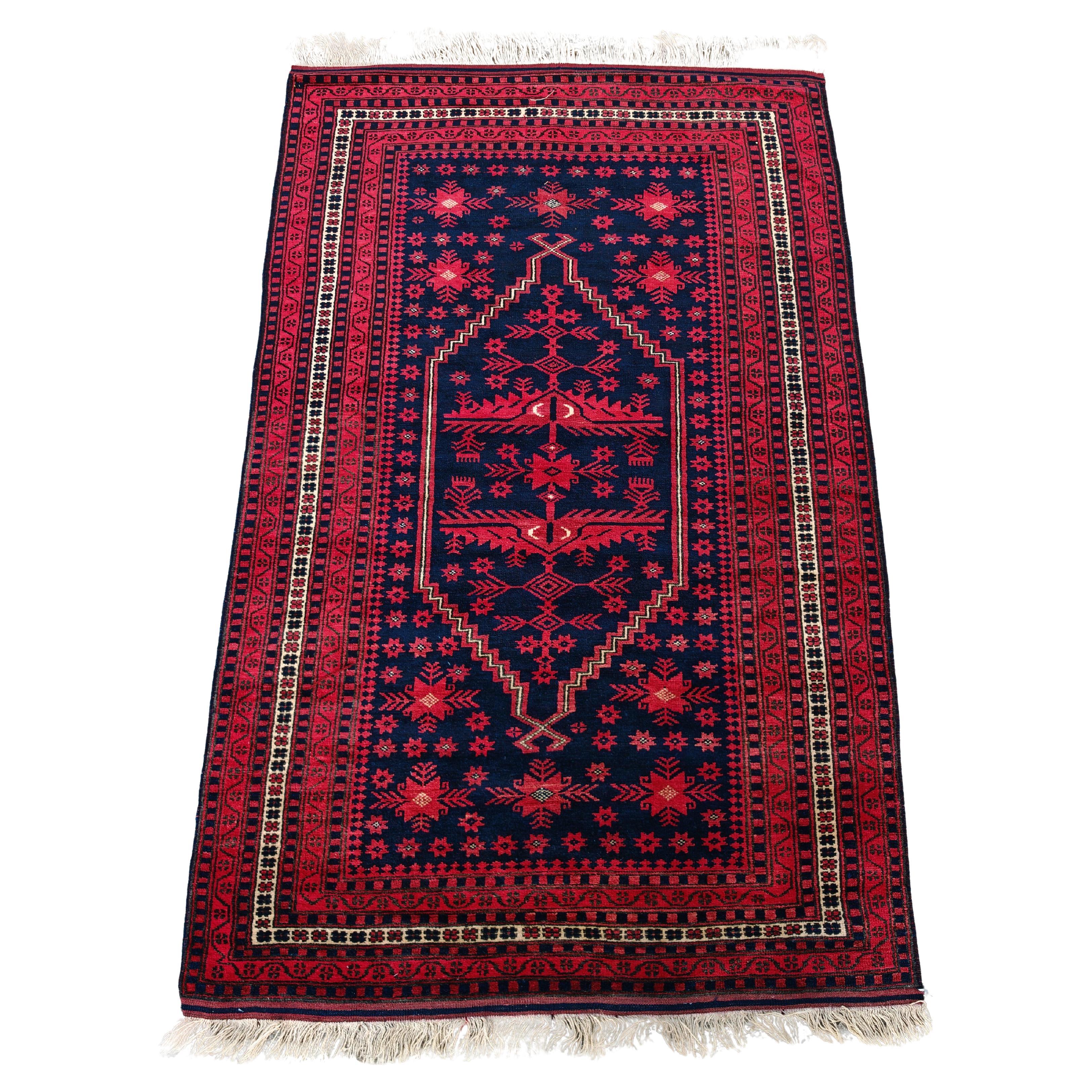 Vintage Turkish Yagcibedir hand-woven rug in natural dyed wool, Turkey 1940s