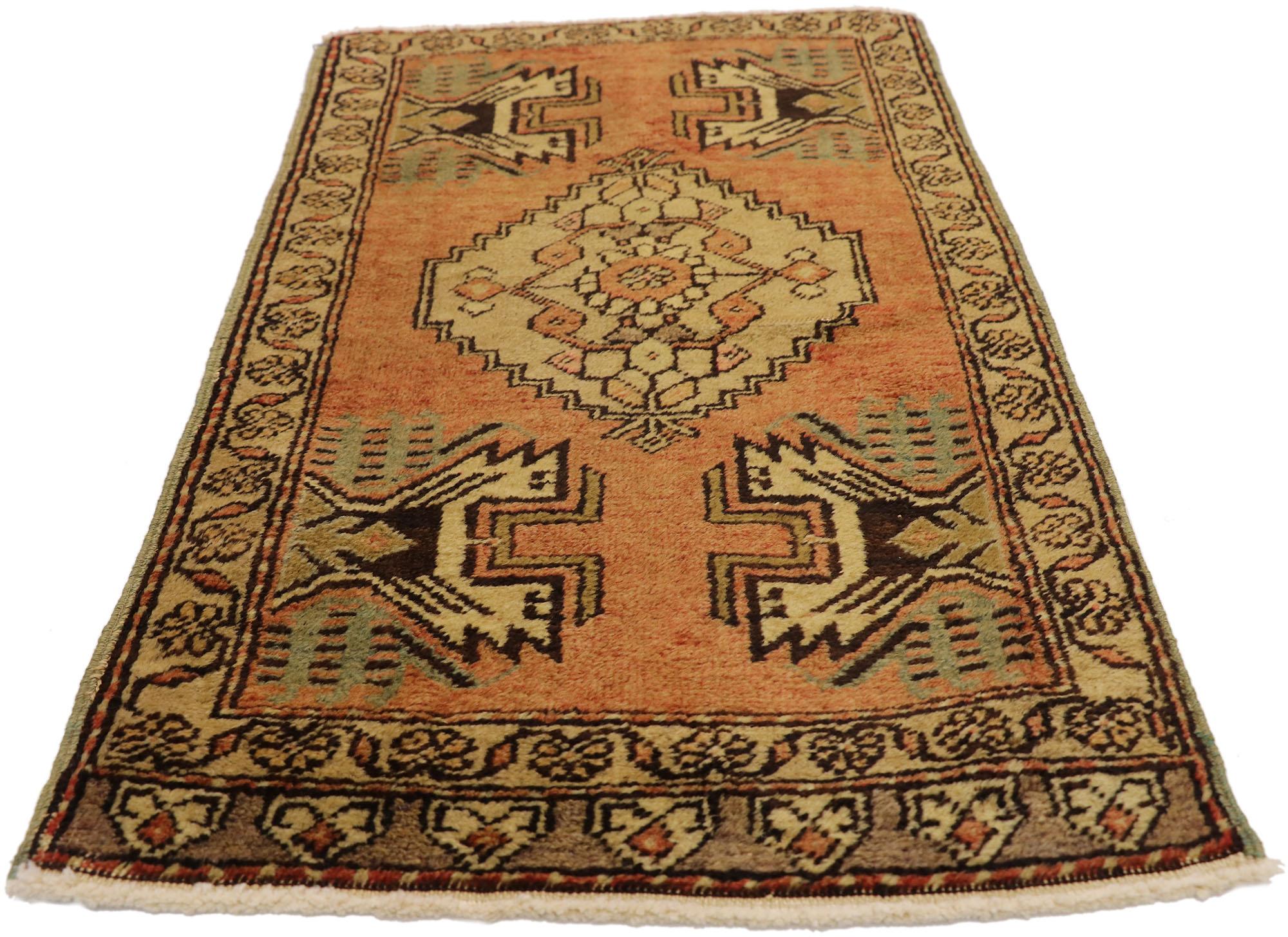 Türkischer Vintage-Teppich Yastik Oushak, Timeless Appeal trifft auf stilvolle Langlebigkeit (Handgeknüpft) im Angebot