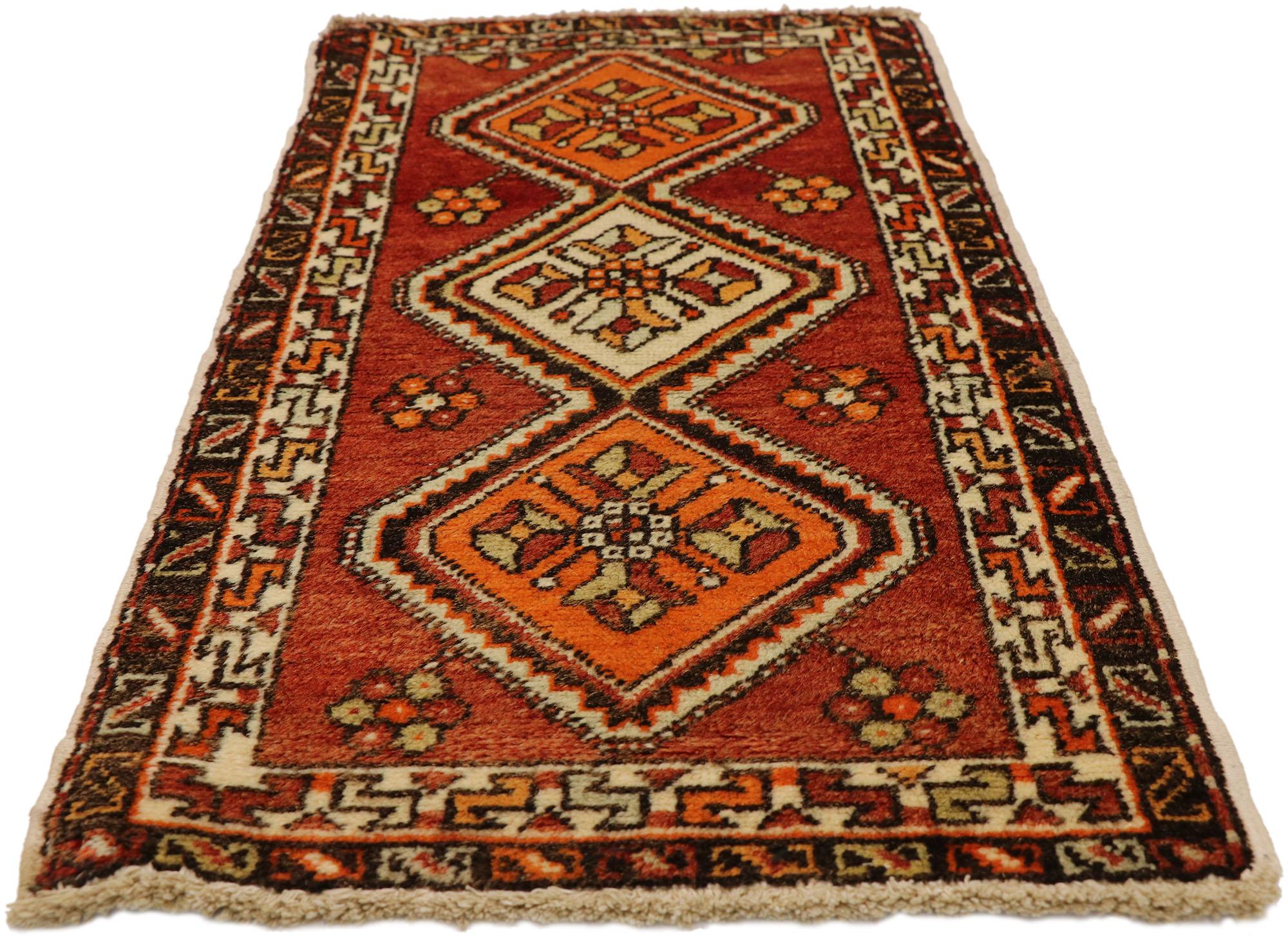Turco Tappeto turco vintage Yastik Oushak, il fascino senza tempo incontra la durevolezza dell'estetica in vendita