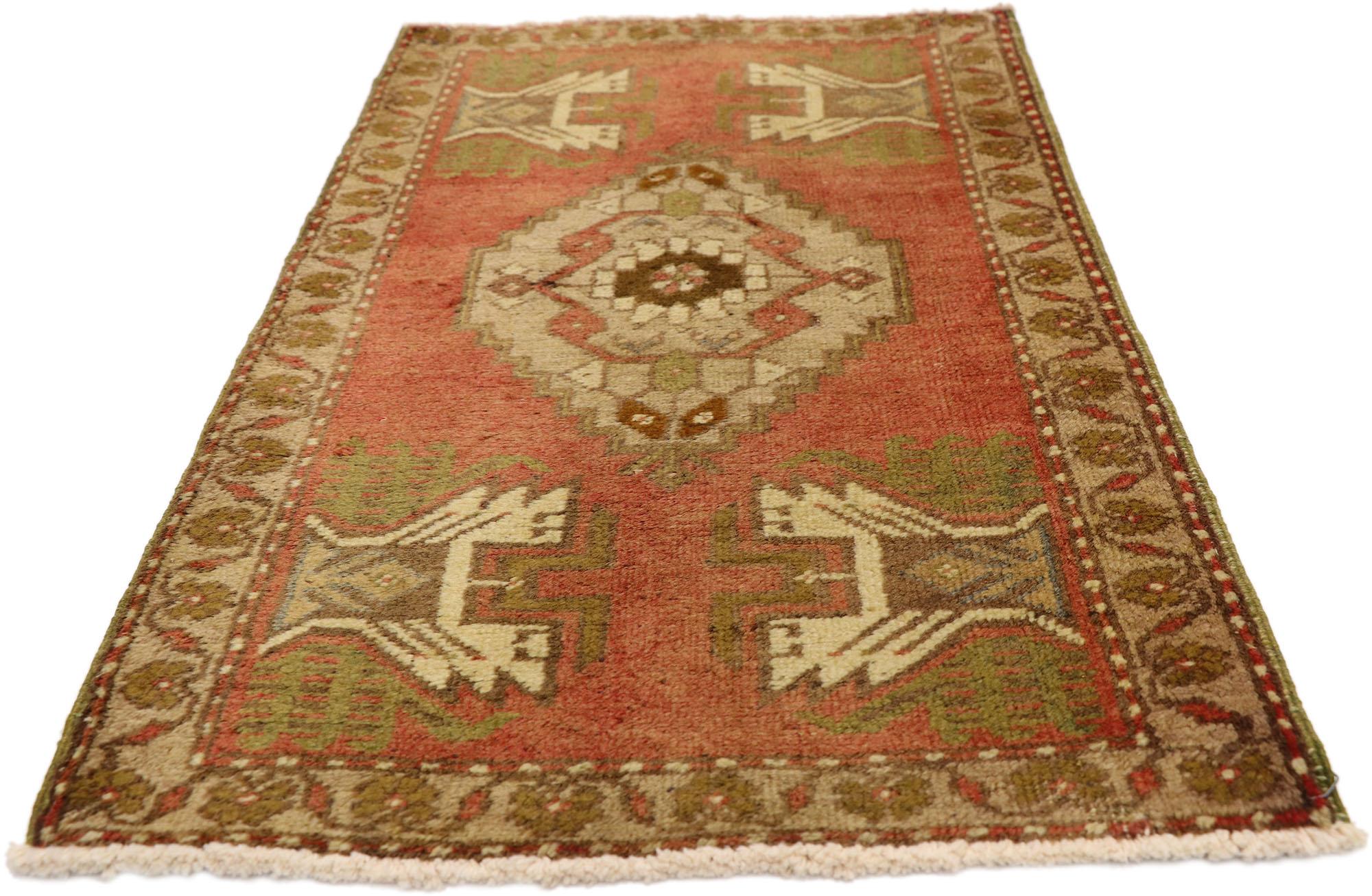 Türkischer Vintage-Teppich Yastik Oushak, Timeless Appeal trifft auf stilvolle Langlebigkeit (Handgeknüpft) im Angebot