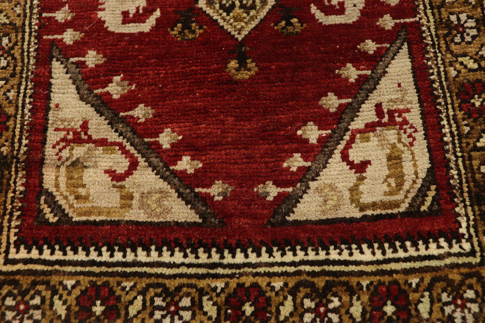 Vintage Turkish Yastik Oushak Carpet, Timeless Appeal Meets Stylish Durability In Good Condition For Sale In Dallas, TX