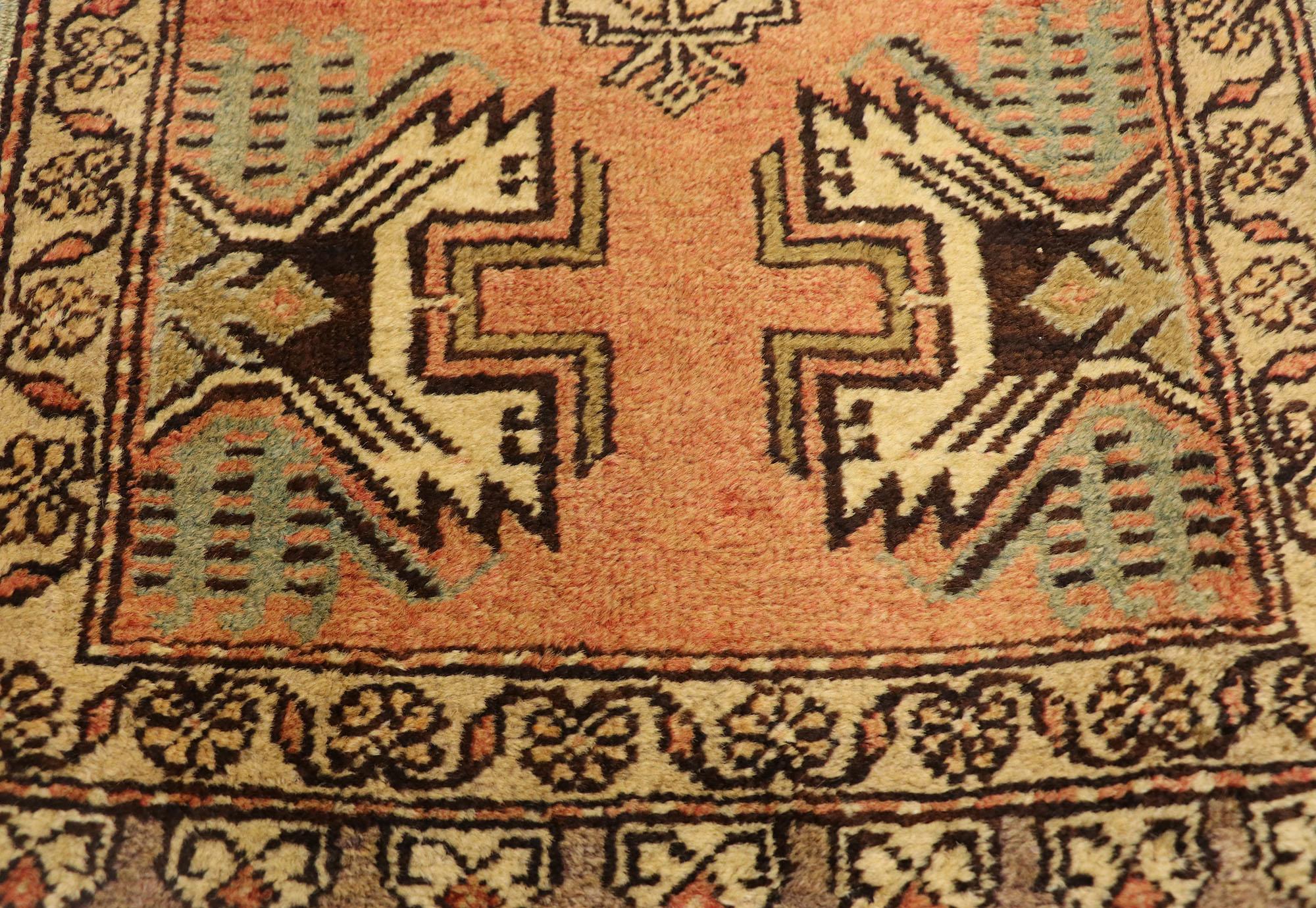 Türkischer Vintage-Teppich Yastik Oushak, Timeless Appeal trifft auf stilvolle Langlebigkeit im Zustand „Gut“ im Angebot in Dallas, TX