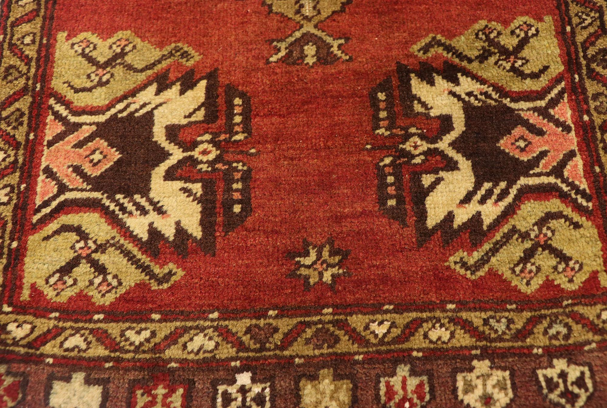 Noué à la main Tapis turc vintage Yastik Oushak, l'attrait intemporel rencontre la durabilité élégante en vente
