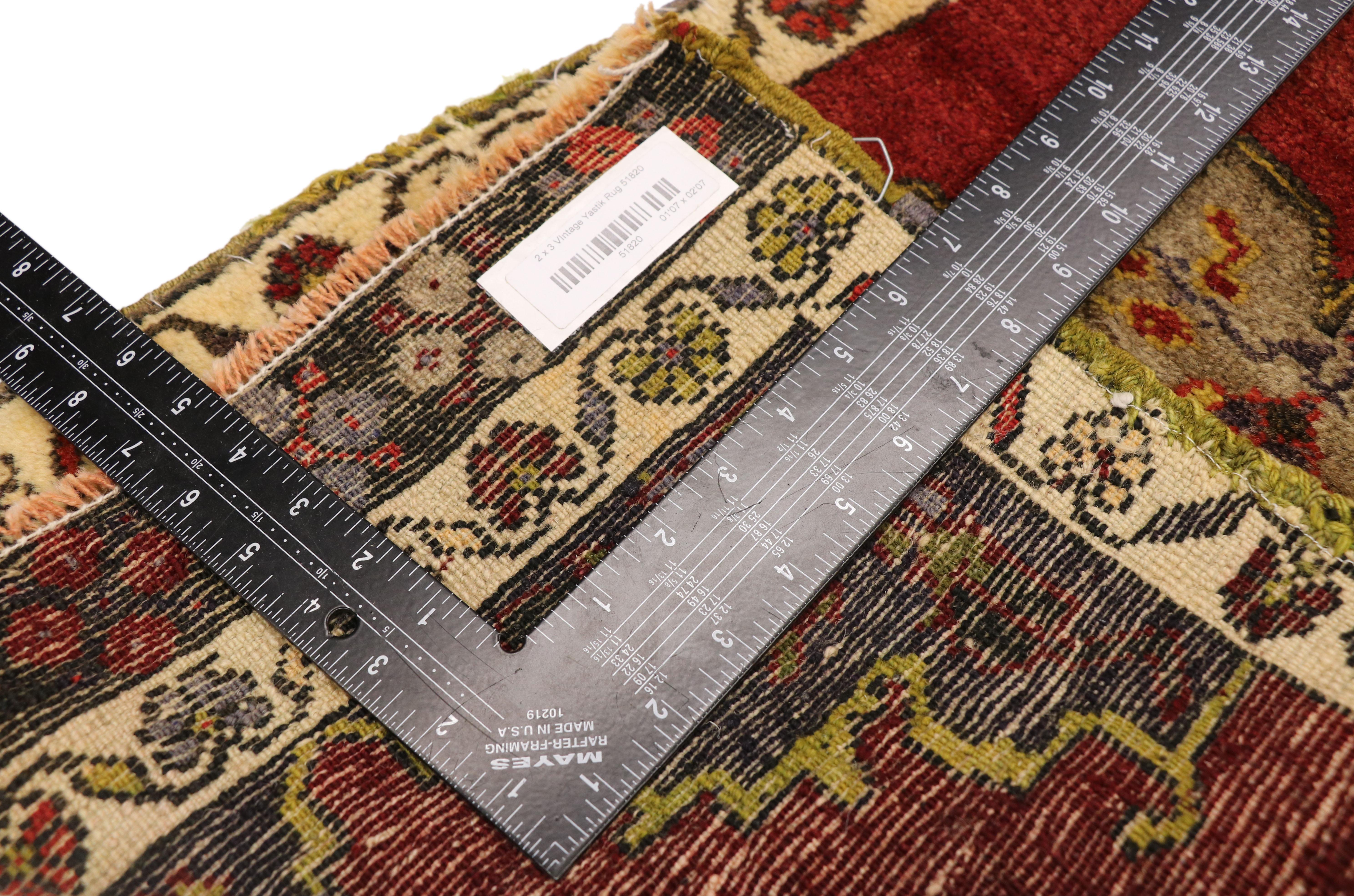 Türkischer Teppich im Vintage-Stil: Timeless Appeal trifft auf stilvolle Langlebigkeit (Handgeknüpft) im Angebot