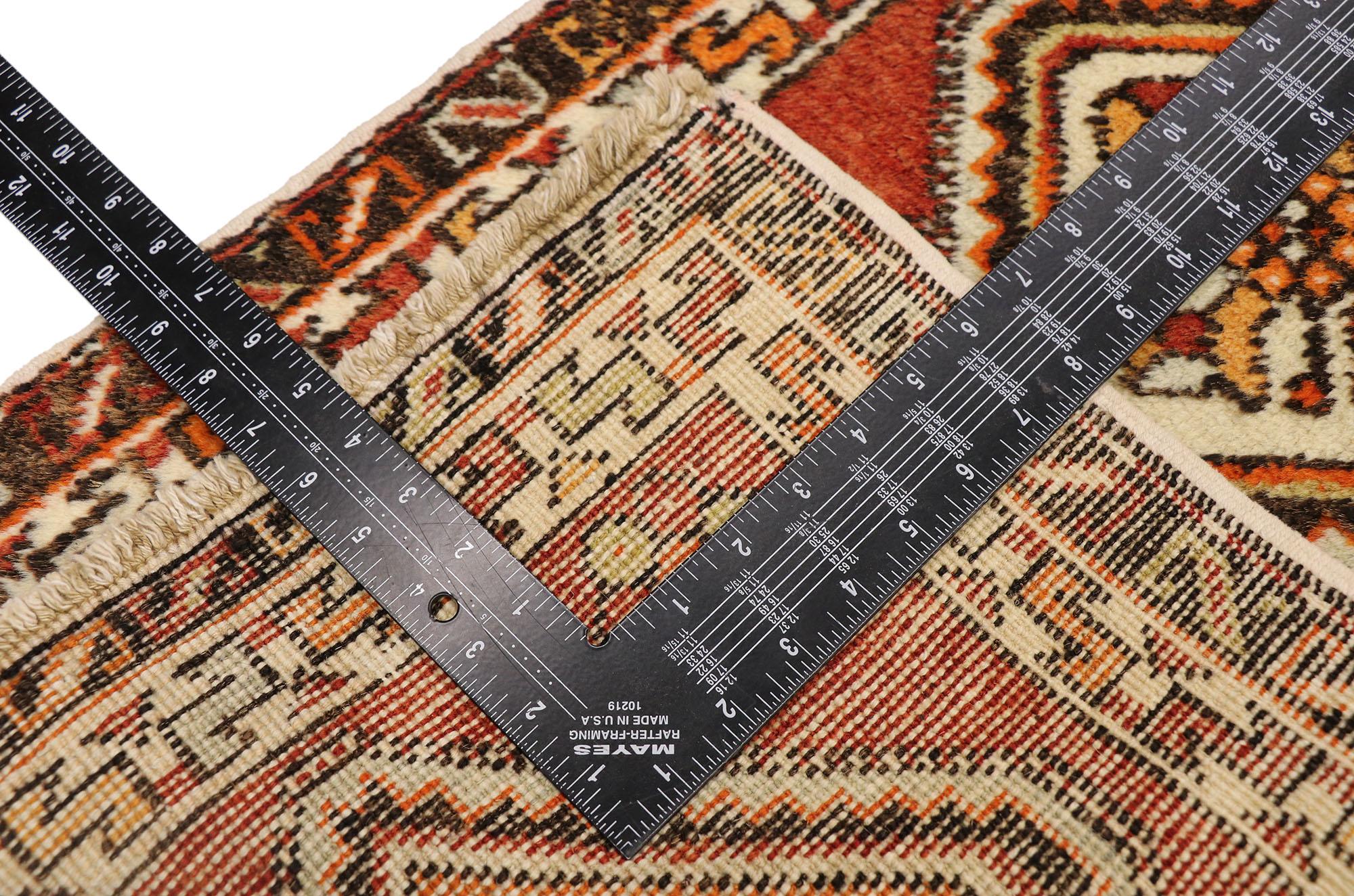 Tappeto turco vintage Yastik Oushak, il fascino senza tempo incontra la durevolezza dell'estetica In condizioni buone in vendita a Dallas, TX