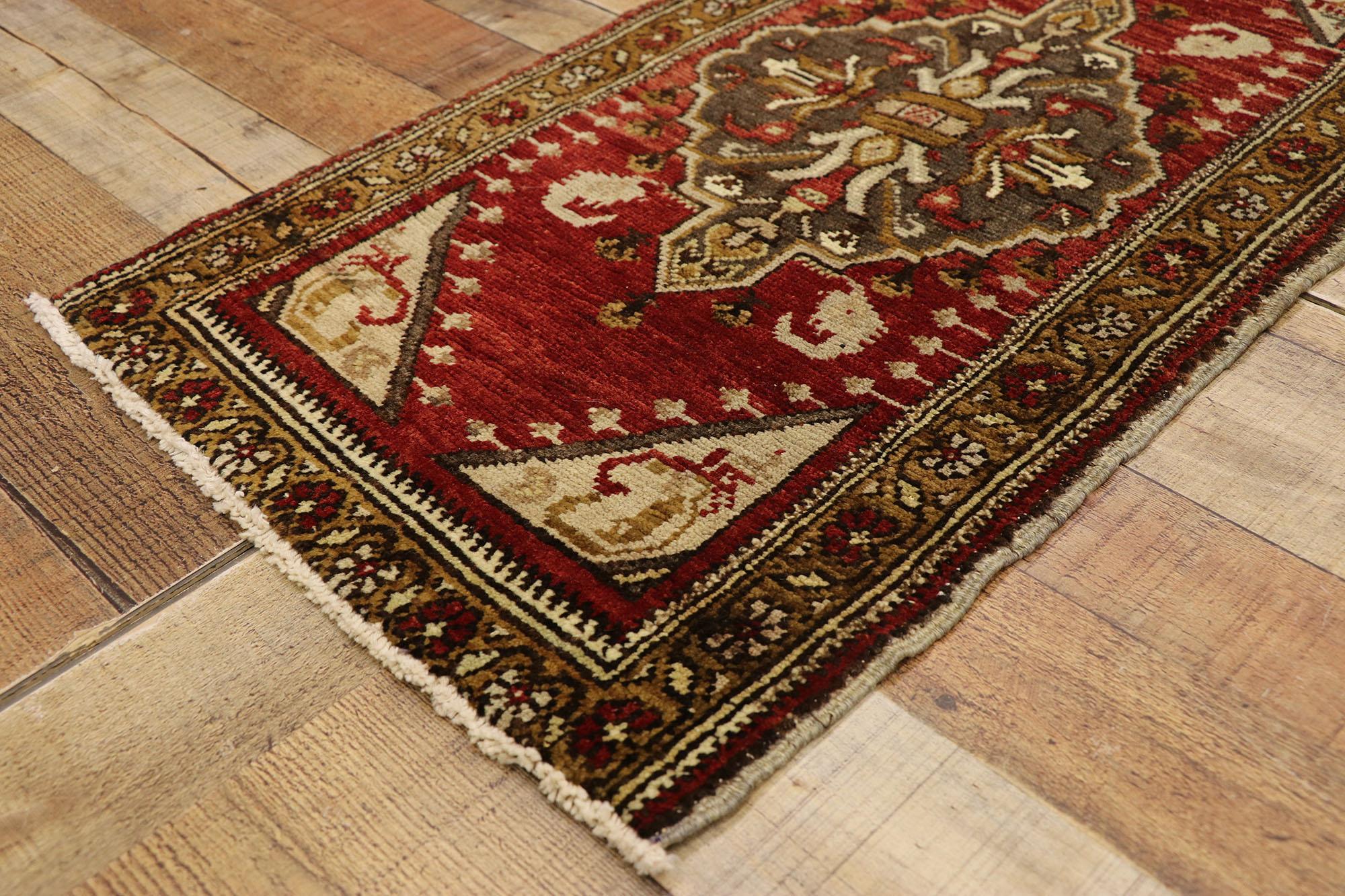 Türkischer Vintage-Teppich Yastik Oushak, Timeless Appeal trifft auf stilvolle Langlebigkeit (Wolle) im Angebot