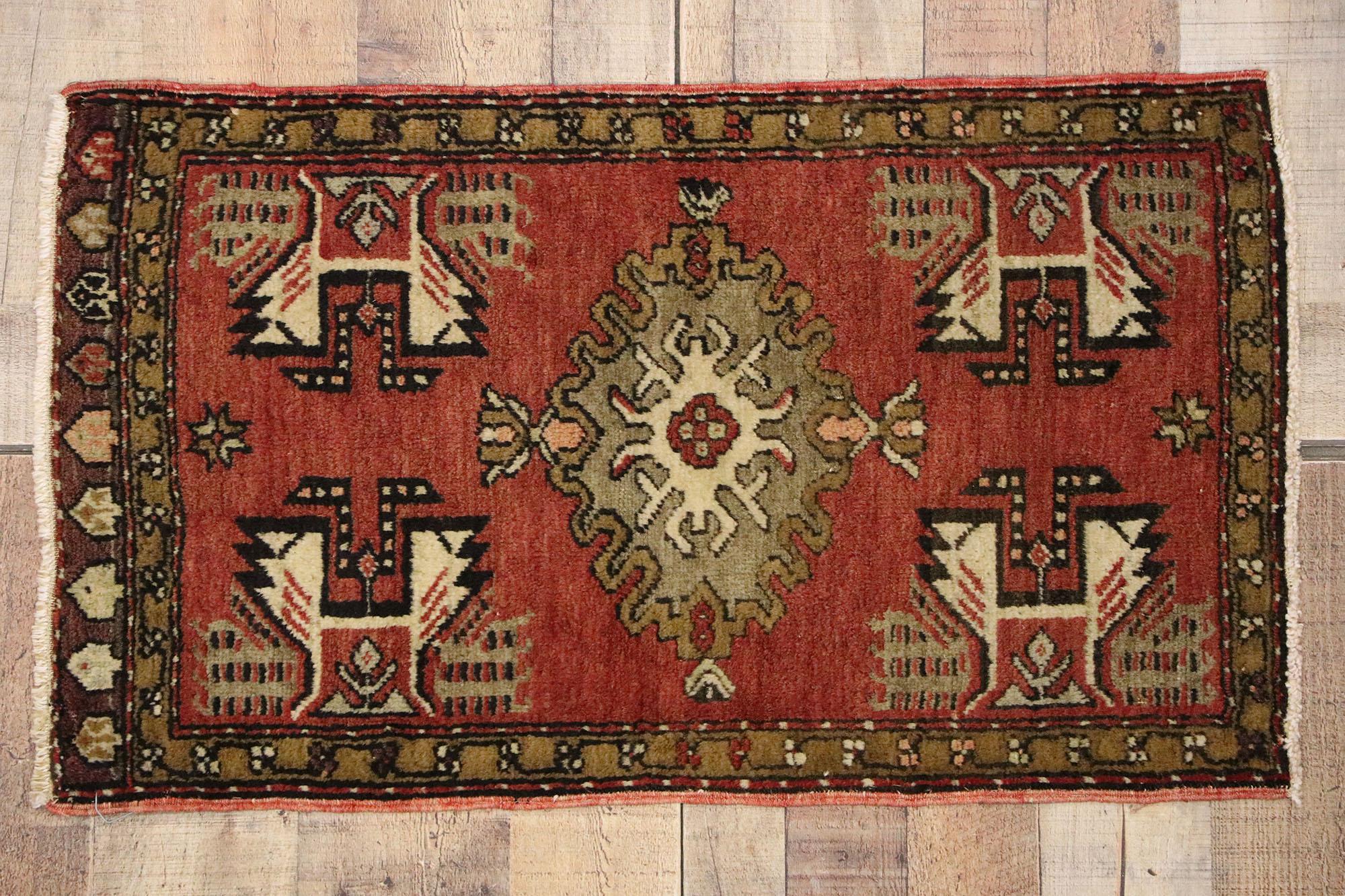 Türkischer Vintage-Teppich Yastik Oushak, Timeless Appeal trifft auf stilvolle Langlebigkeit (Wolle) im Angebot