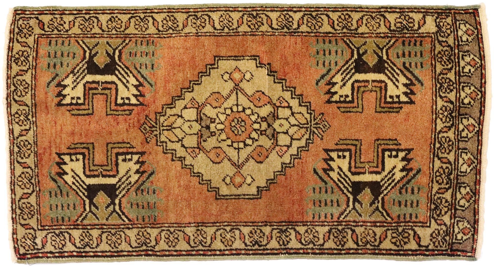 Türkischer Vintage-Teppich Yastik Oushak, Timeless Appeal trifft auf stilvolle Langlebigkeit (Wolle) im Angebot