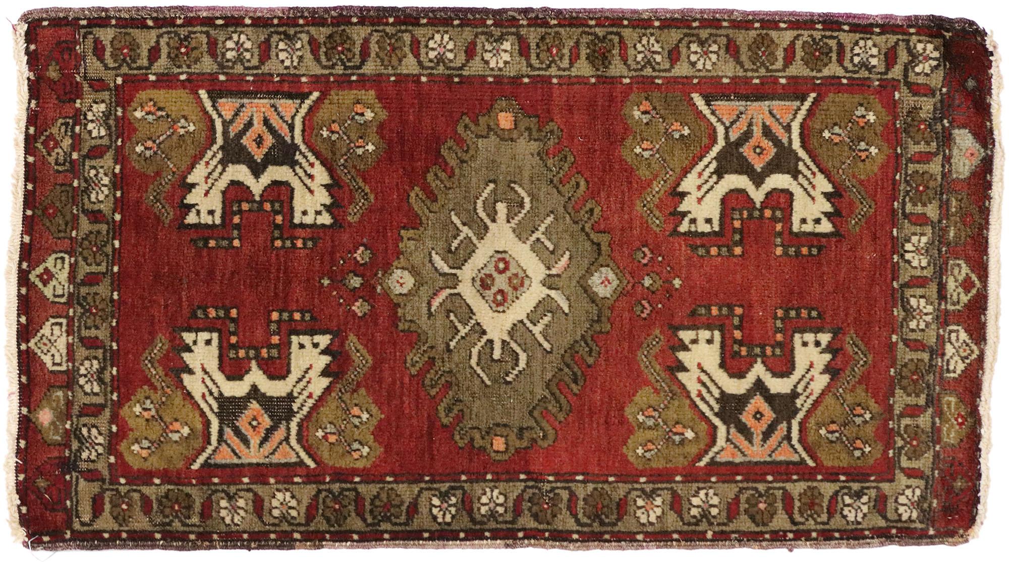 XX secolo Tappeto turco vintage Yastik Oushak, il fascino senza tempo incontra la durevolezza dell'estetica in vendita