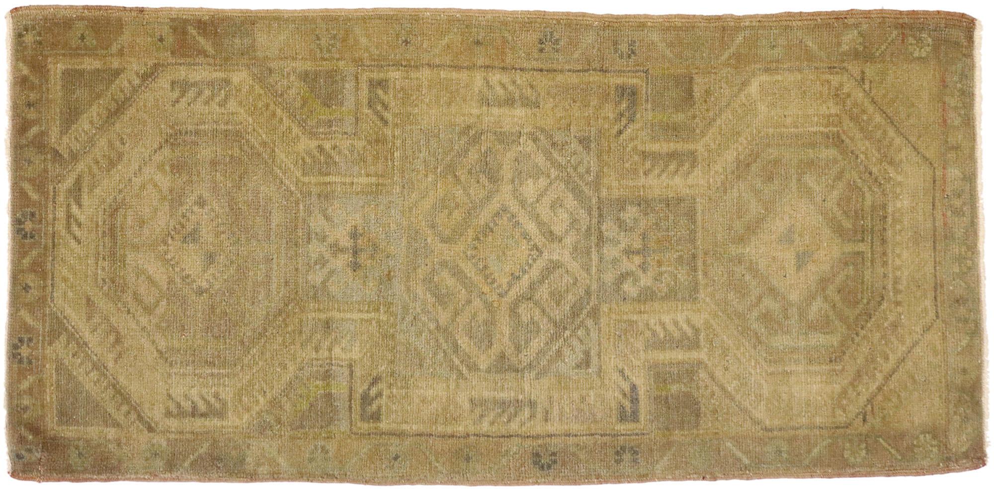 Laine Tapis turc vintage Yastik Oushak, l'attrait intemporel rencontre la durabilité élégante en vente