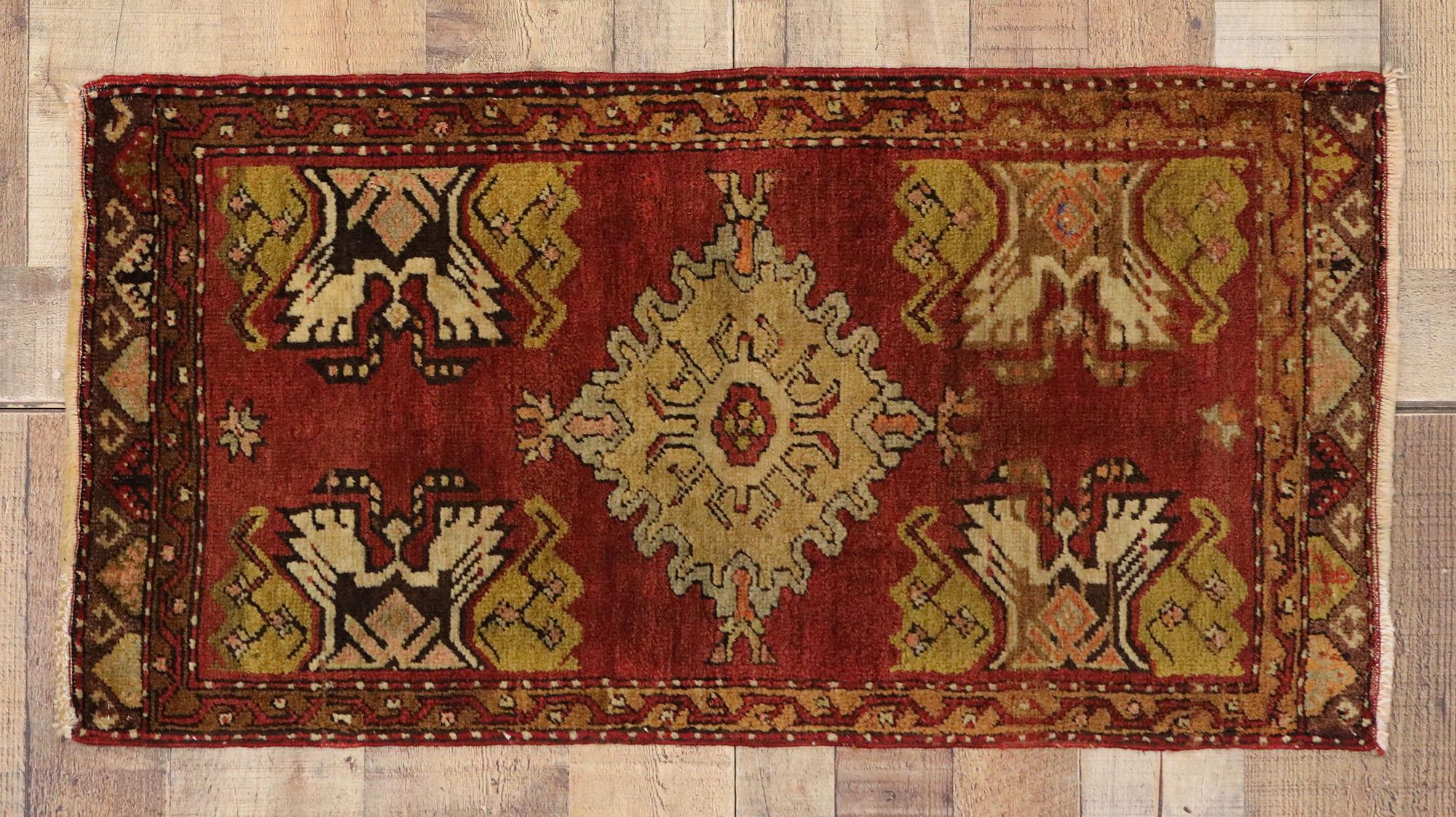 Türkischer Vintage-Teppich Yastik Oushak, Timeless Appeal trifft auf stilvolle Langlebigkeit im Angebot 1
