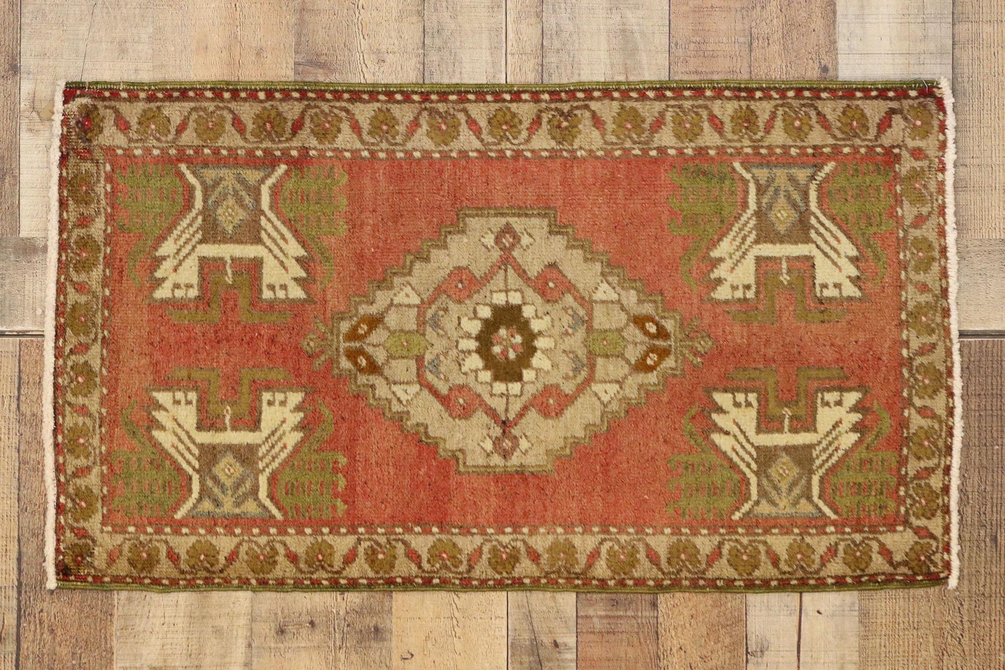 Türkischer Vintage-Teppich Yastik Oushak, Timeless Appeal trifft auf stilvolle Langlebigkeit im Angebot 1