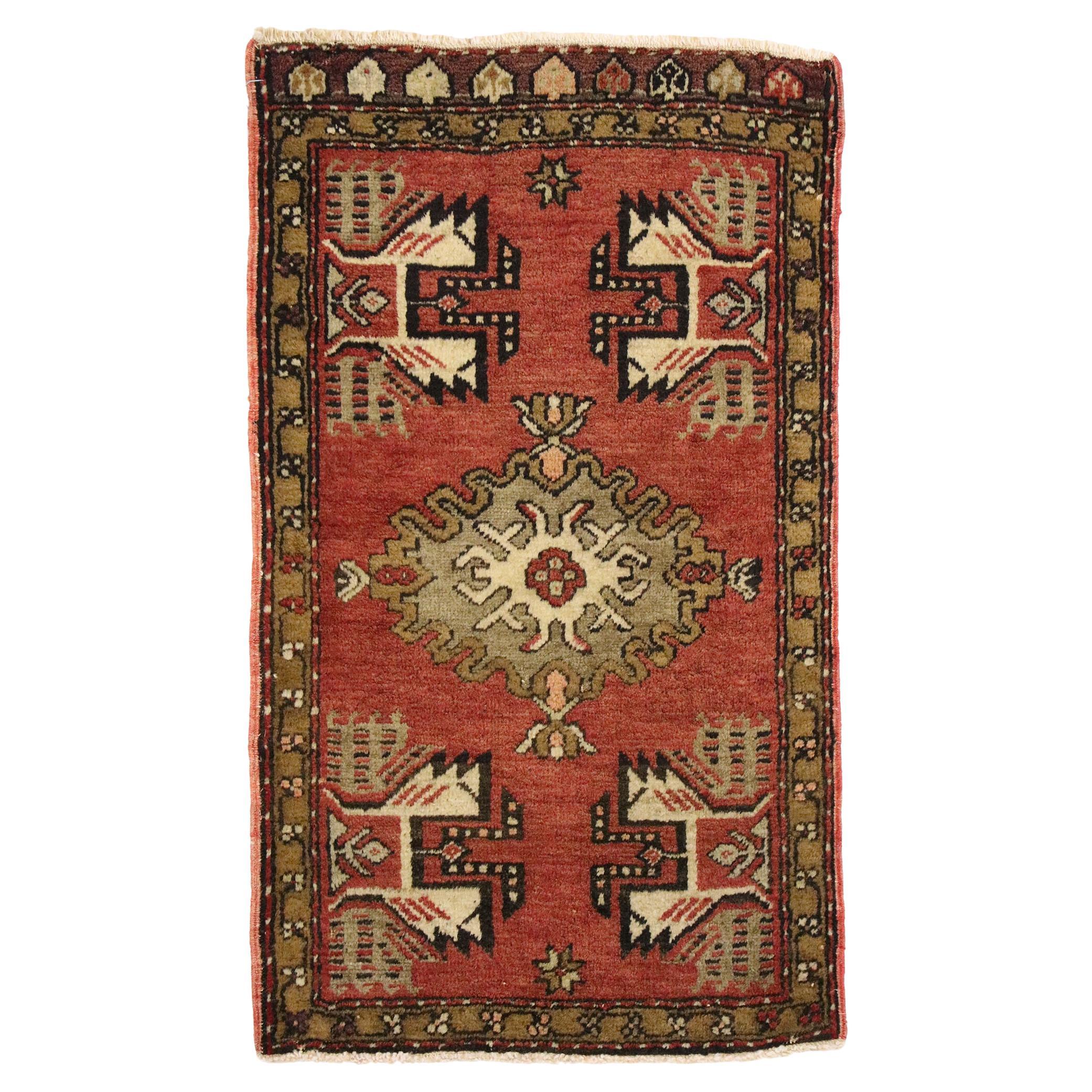 Türkischer Vintage-Teppich Yastik Oushak, Timeless Appeal trifft auf stilvolle Langlebigkeit im Angebot