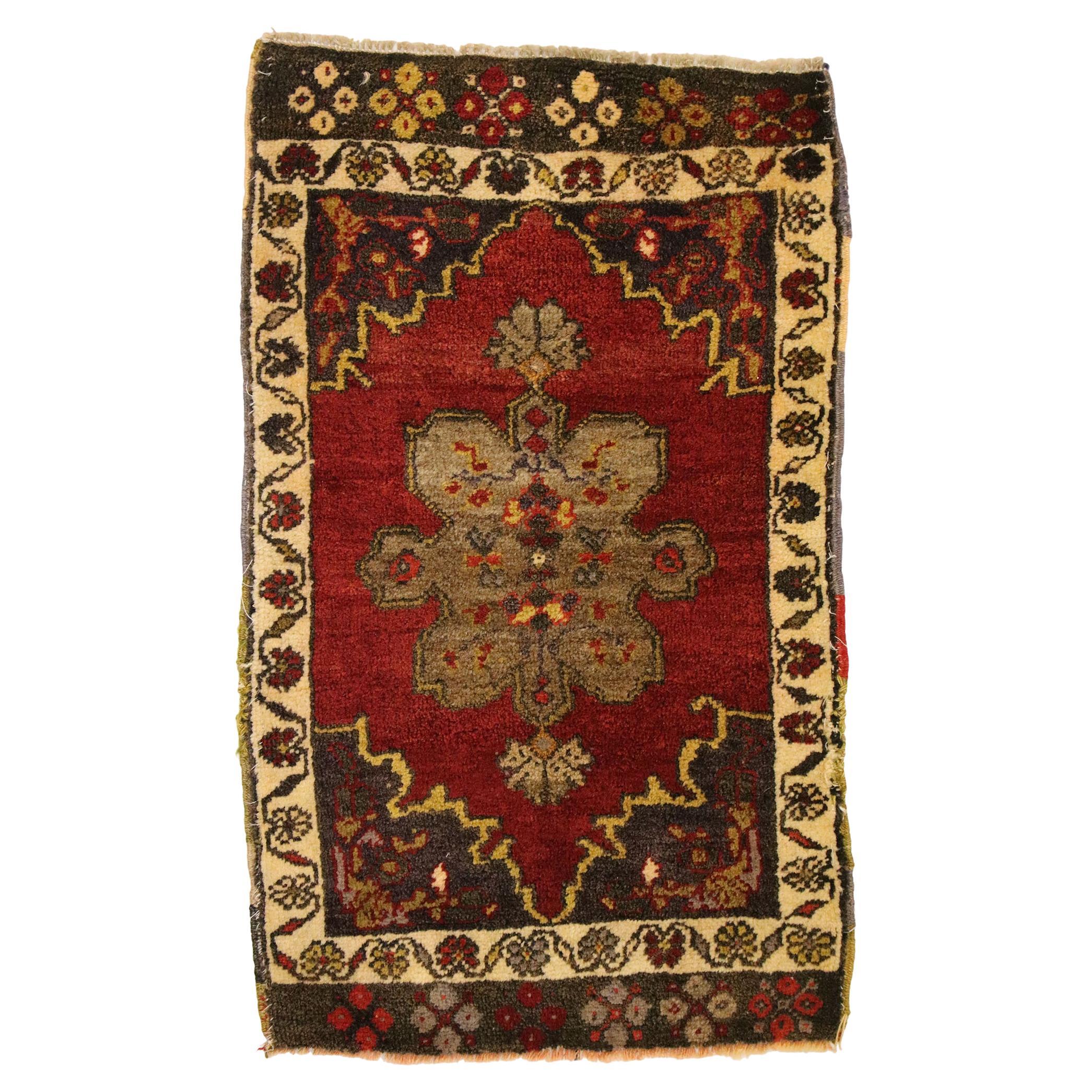 Türkischer Teppich im Vintage-Stil: Timeless Appeal trifft auf stilvolle Langlebigkeit