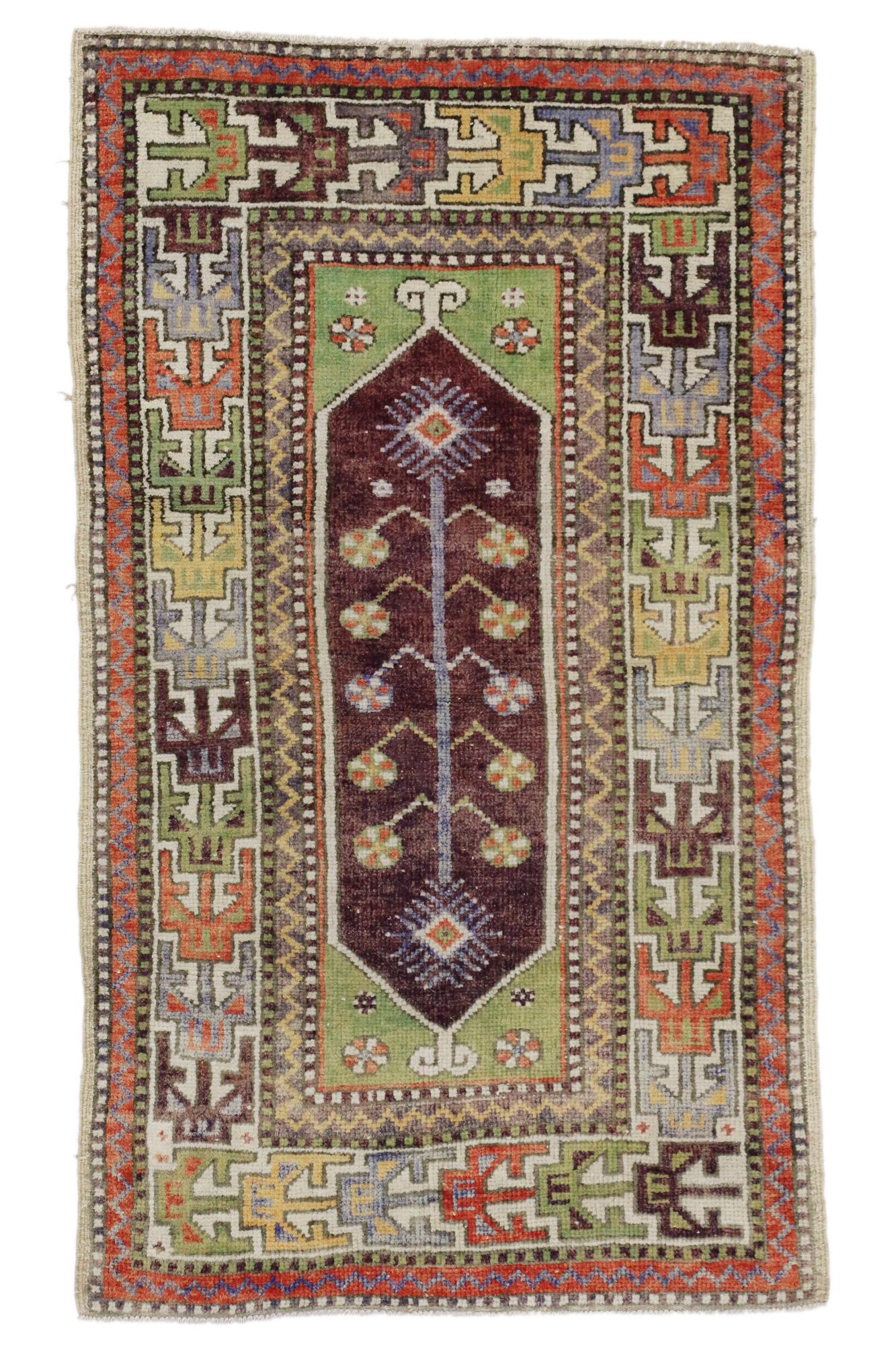 Vintage Turkish Yuntdag Oushak Rug, Tribal Allure Meets Worldly Sophistication For Sale 1