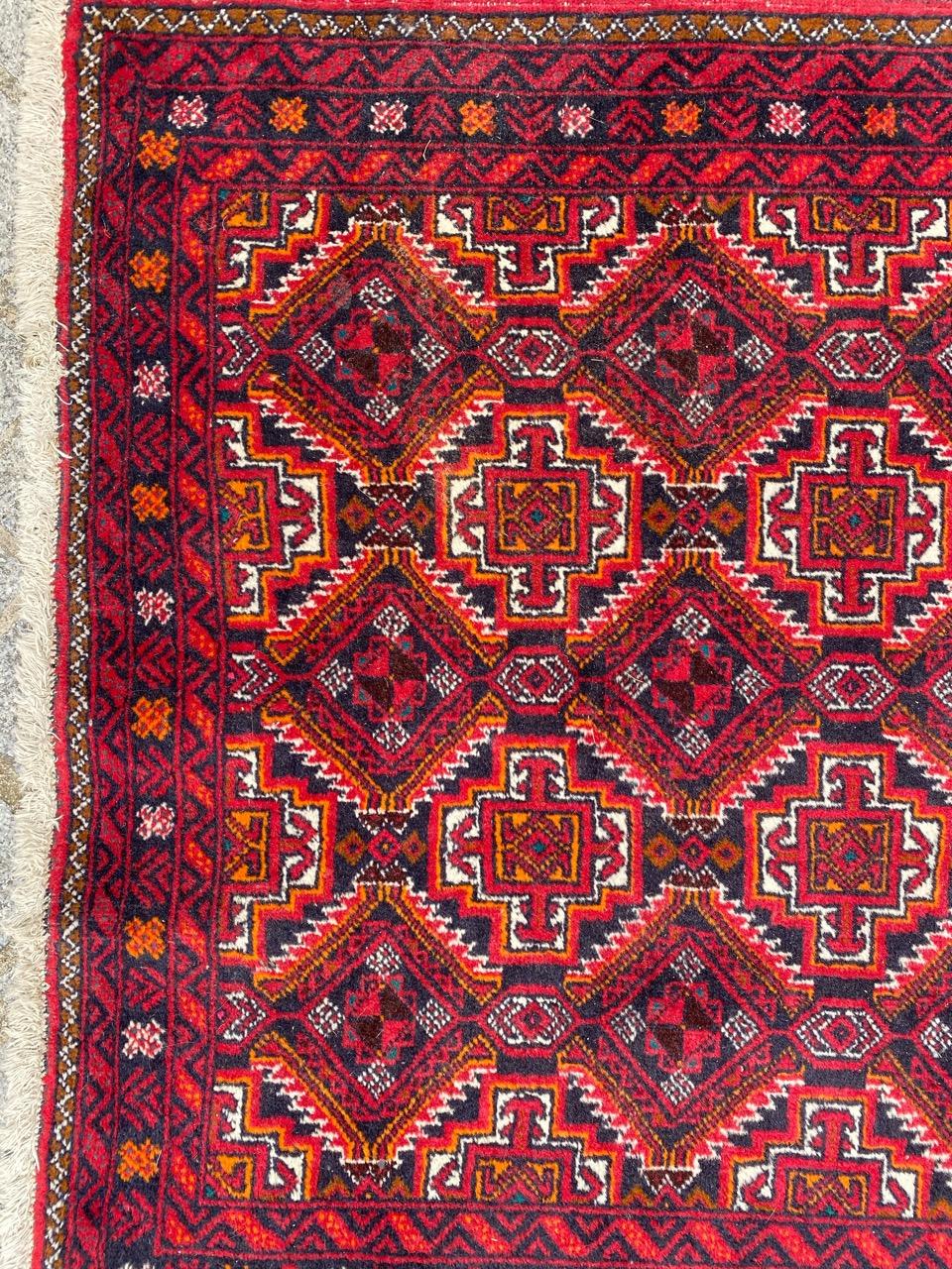 Tapis afghan turkmène du milieu du siècle avec un beau design tribal et de belles couleurs, entièrement noué à la main avec du velours de laine sur une base de coton.

✨✨✨
