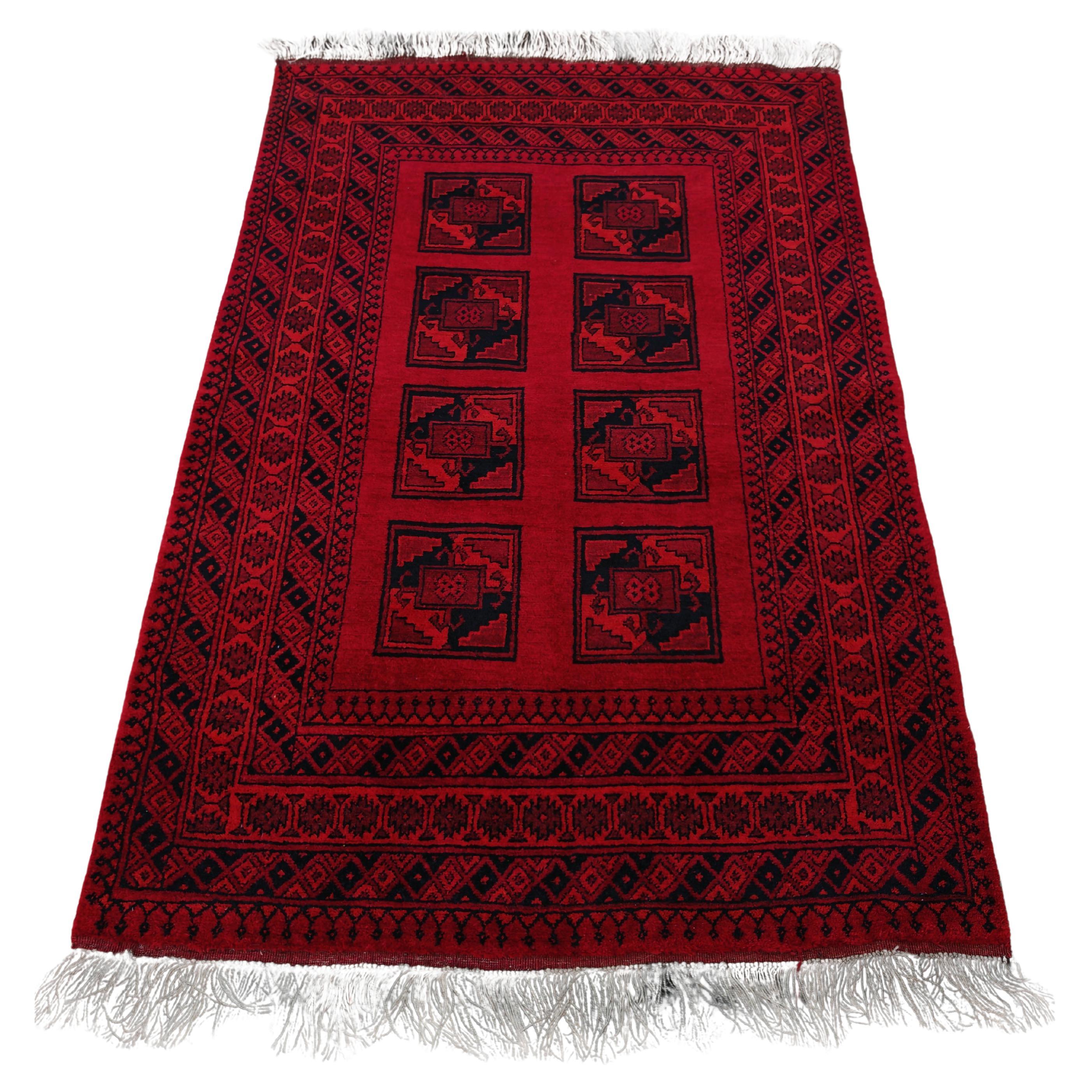 Tapis vintage Turkmen Ersari à motifs géométriques de pieds d
éléphants, Afghanistan en vente