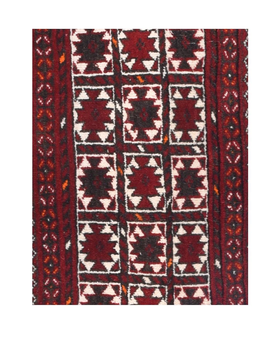 Turkmenischer Vintage-Teppich 1'6'' x 5' im Zustand „Gut“ im Angebot in New York, NY
