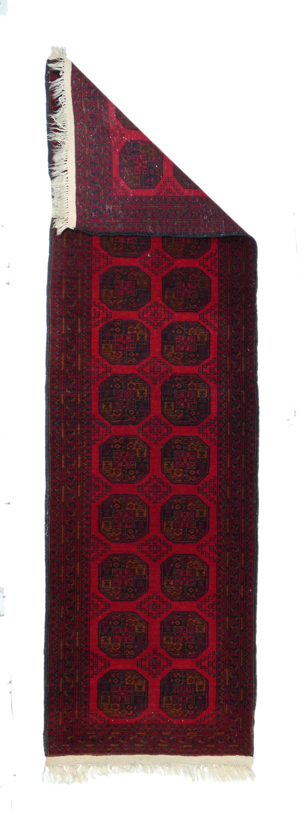 Vintage Turkmen rug, measures :  2'9'' x 9'5''.