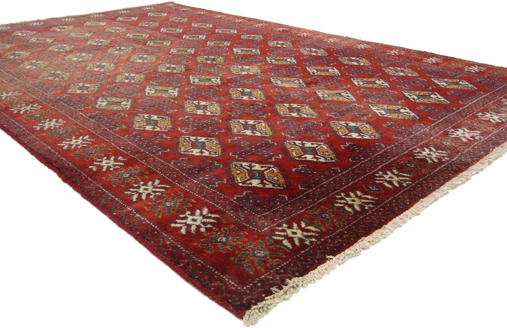 77159, vintage Turkmen rug with traditional style, Tekke Accent rug. This hand-knotted wool vintage Turkmen rug features six vertical columns of the Tekke gül with secondary cruciform (cross-like) güls used by Turkoman tribes. Framed by Classic