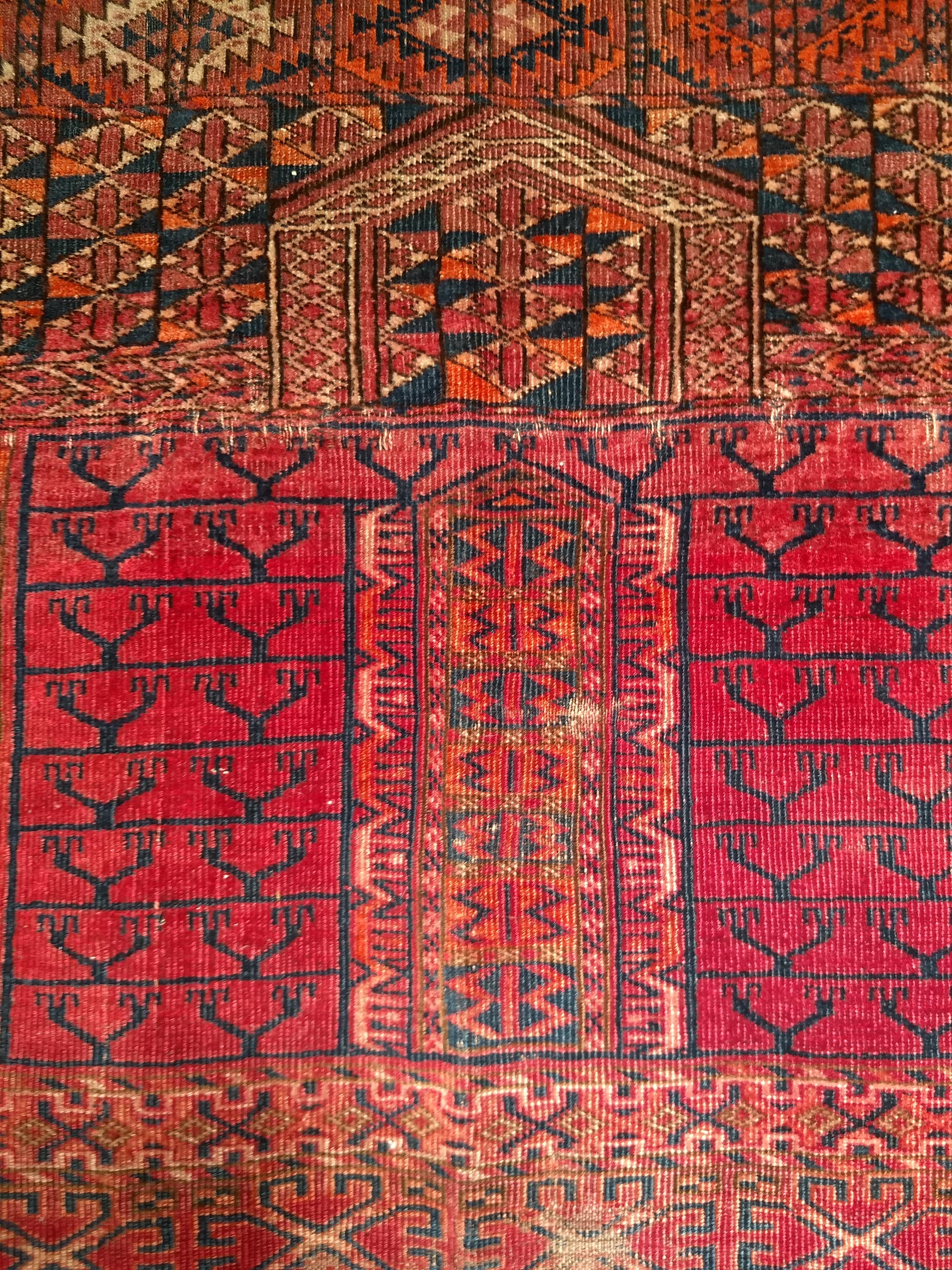 Vintage Turkmen Tekke Ensi in Prayer Pattern in Red, Navy, Ivory, Crimson, Blue In Good Condition For Sale In Barrington, IL