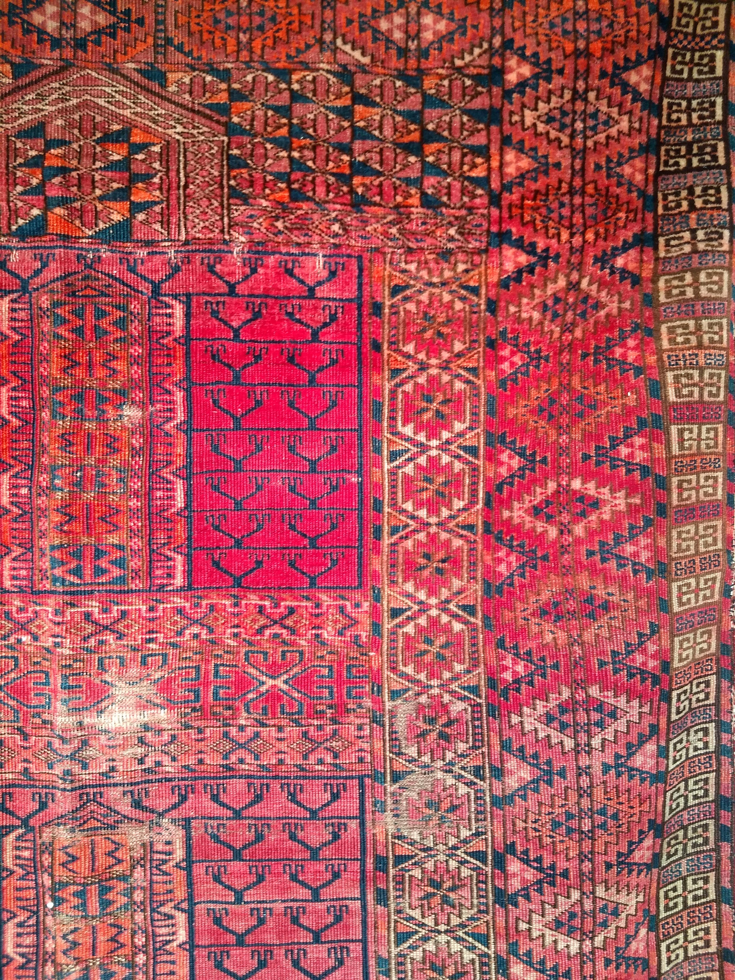 Turkmen Tekke Ensi in Gebetsmuster in Rot, Marineblau, Elfenbein, Crimson, Blau (Wolle) im Angebot