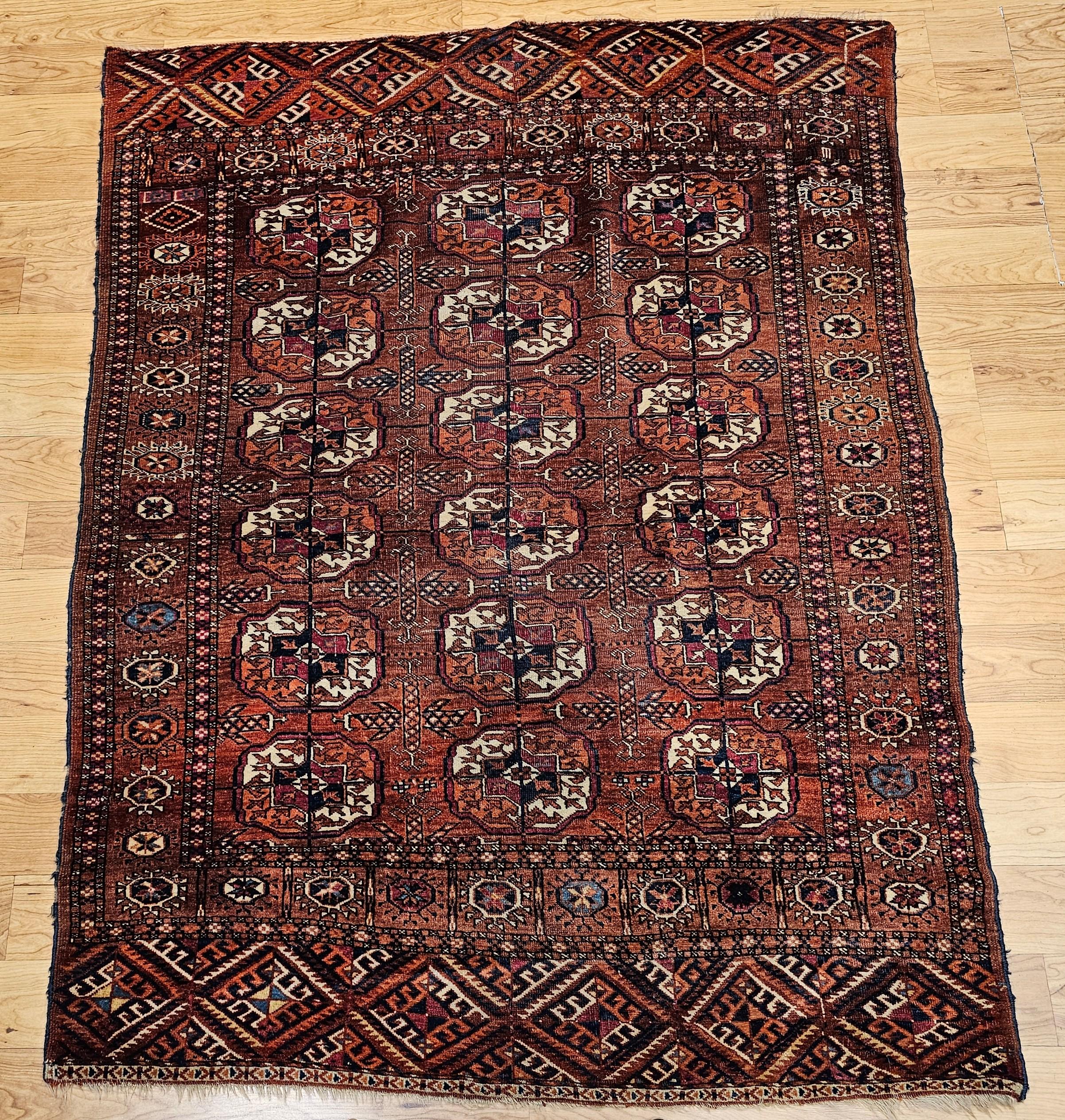 Tekke turcomano vintage con diseño integral en rojo, azul marino, marfil, amarillo y azul en venta 11