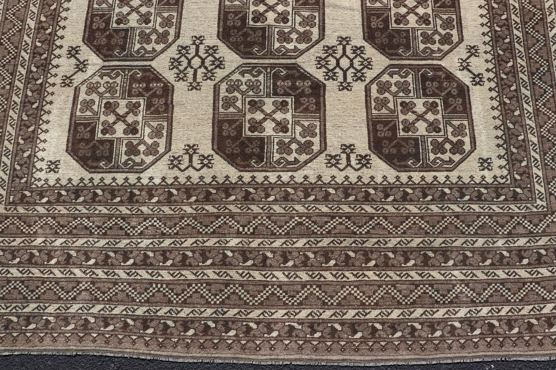 Vintage Turkomen Ersari Rug in Wool with All-Over Repeating Gul Design For Sale 5