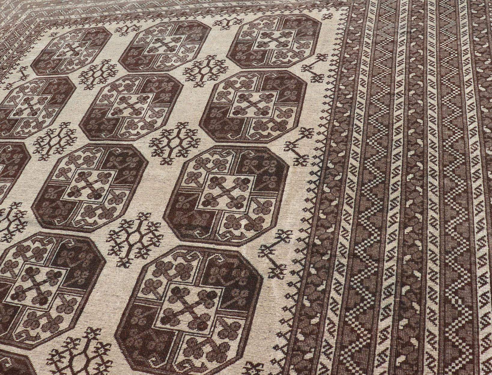 Vintage Turkomen Ersari Rug in Wool with All-Over Repeating Gul Design For Sale 6