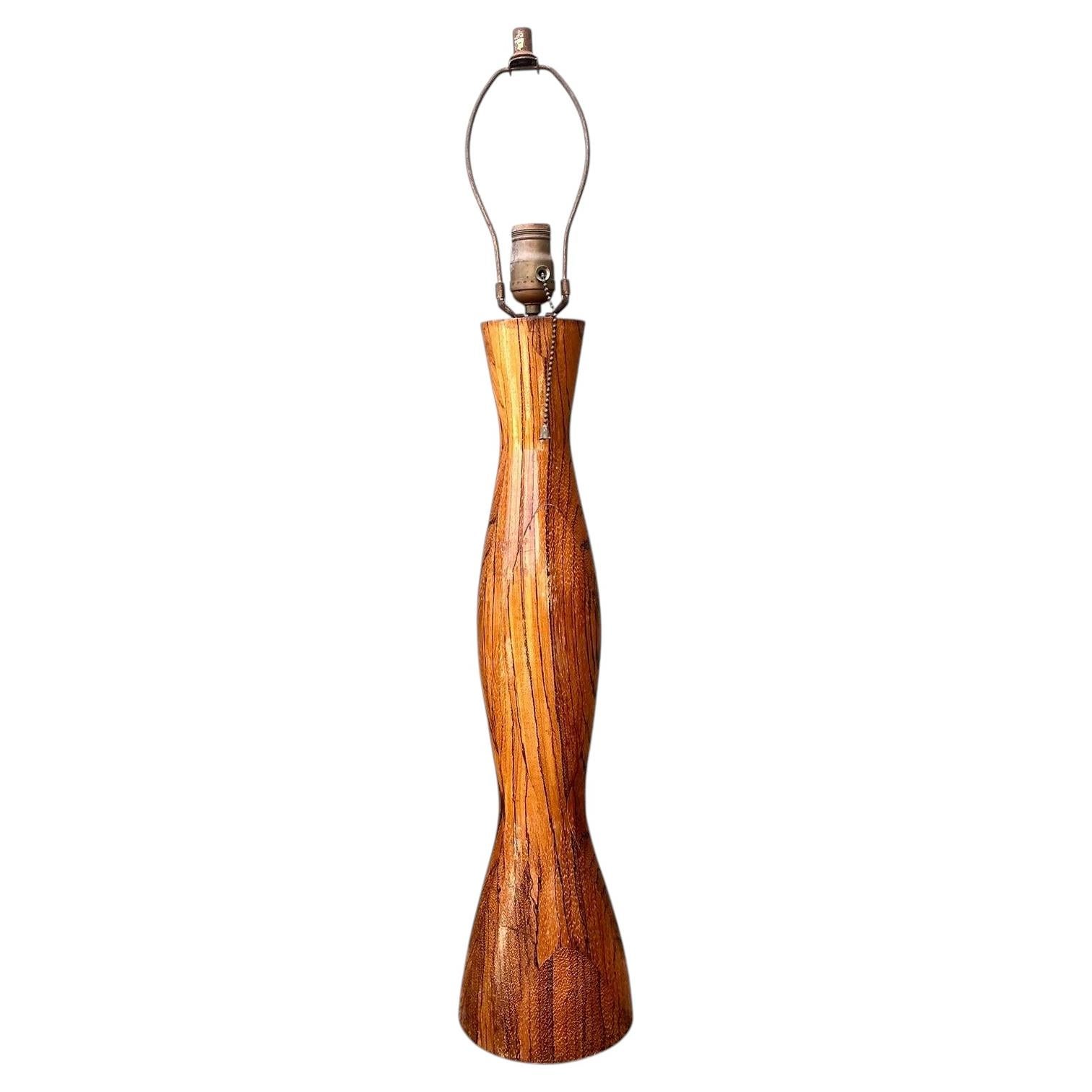 Lampe vintage en bois tourné