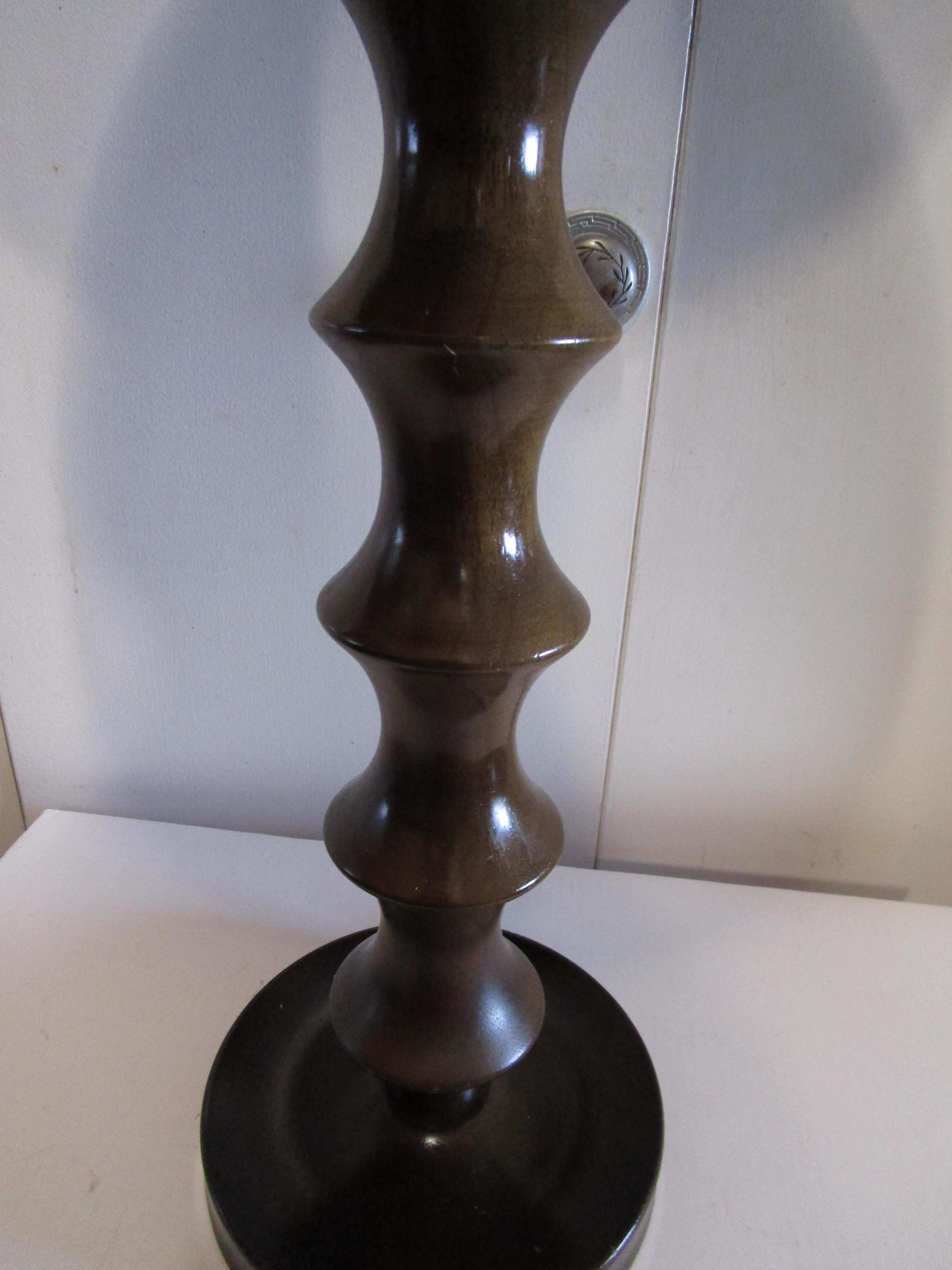 Stile provenzale Lampada da tavolo in Wood Wood tornito d'epoca in stile francese in vendita