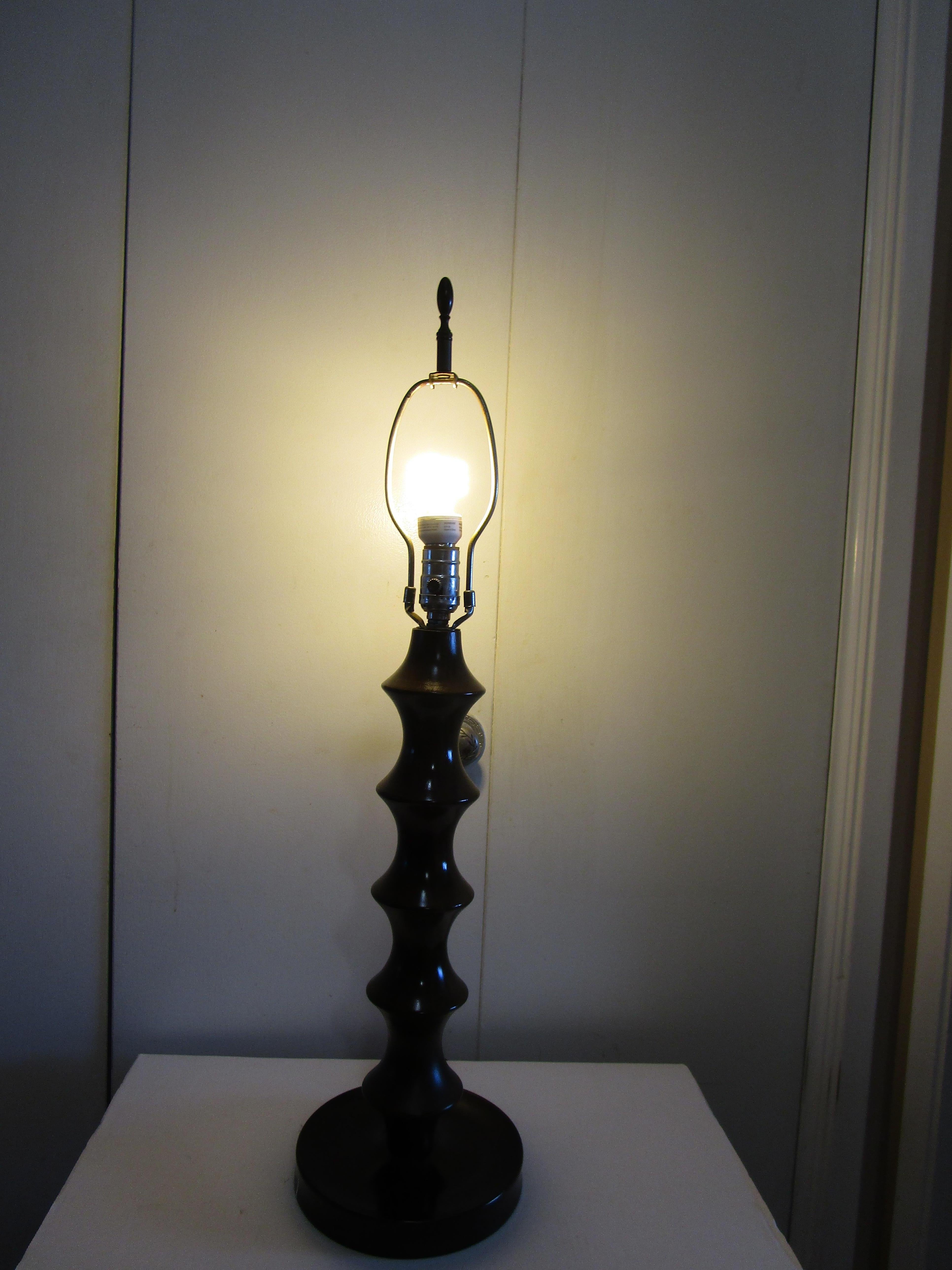XX secolo Lampada da tavolo in Wood Wood tornito d'epoca in stile francese in vendita