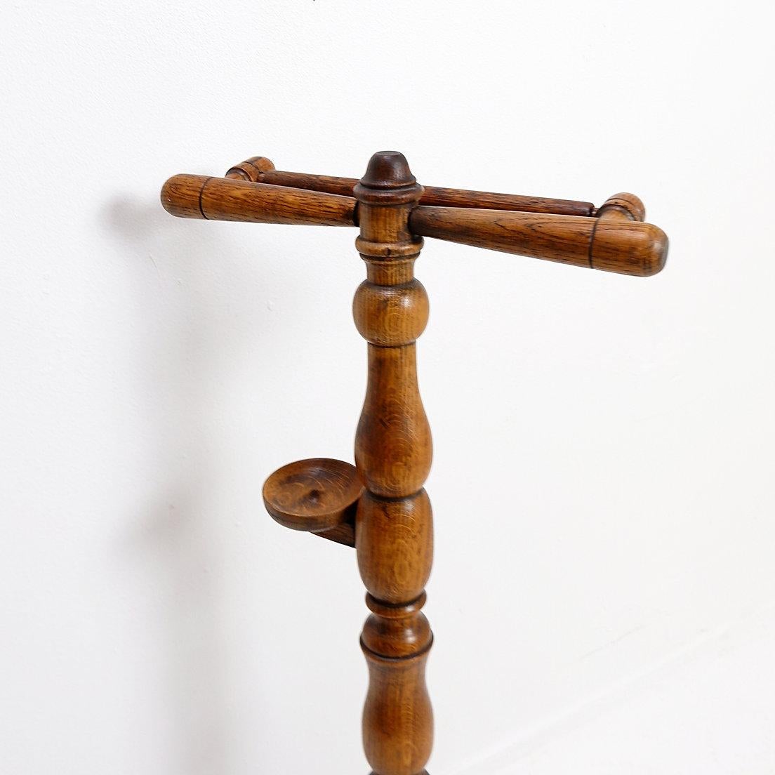Vintage turned wood Valet Stand - 1960s For Sale 5